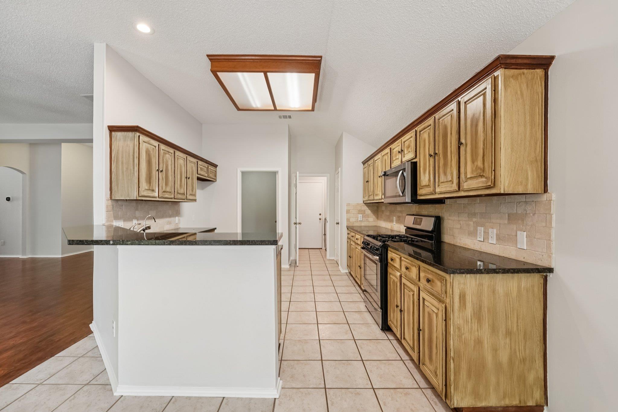 708 Mountain Ridge Dr, Leander, TX 78641