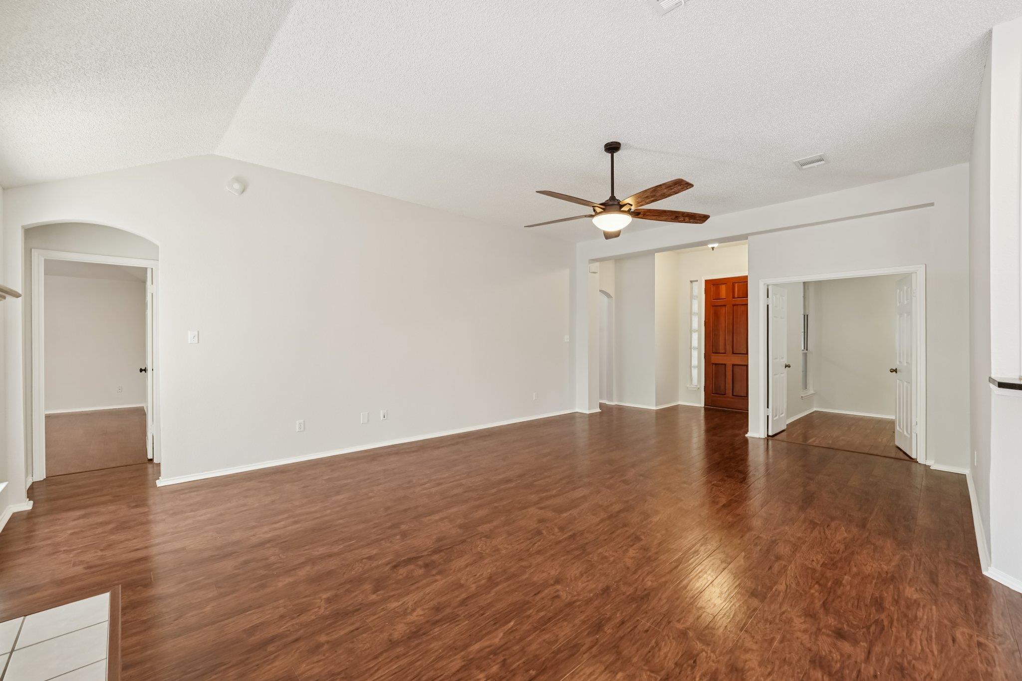 708 Mountain Ridge Dr, Leander, TX 78641