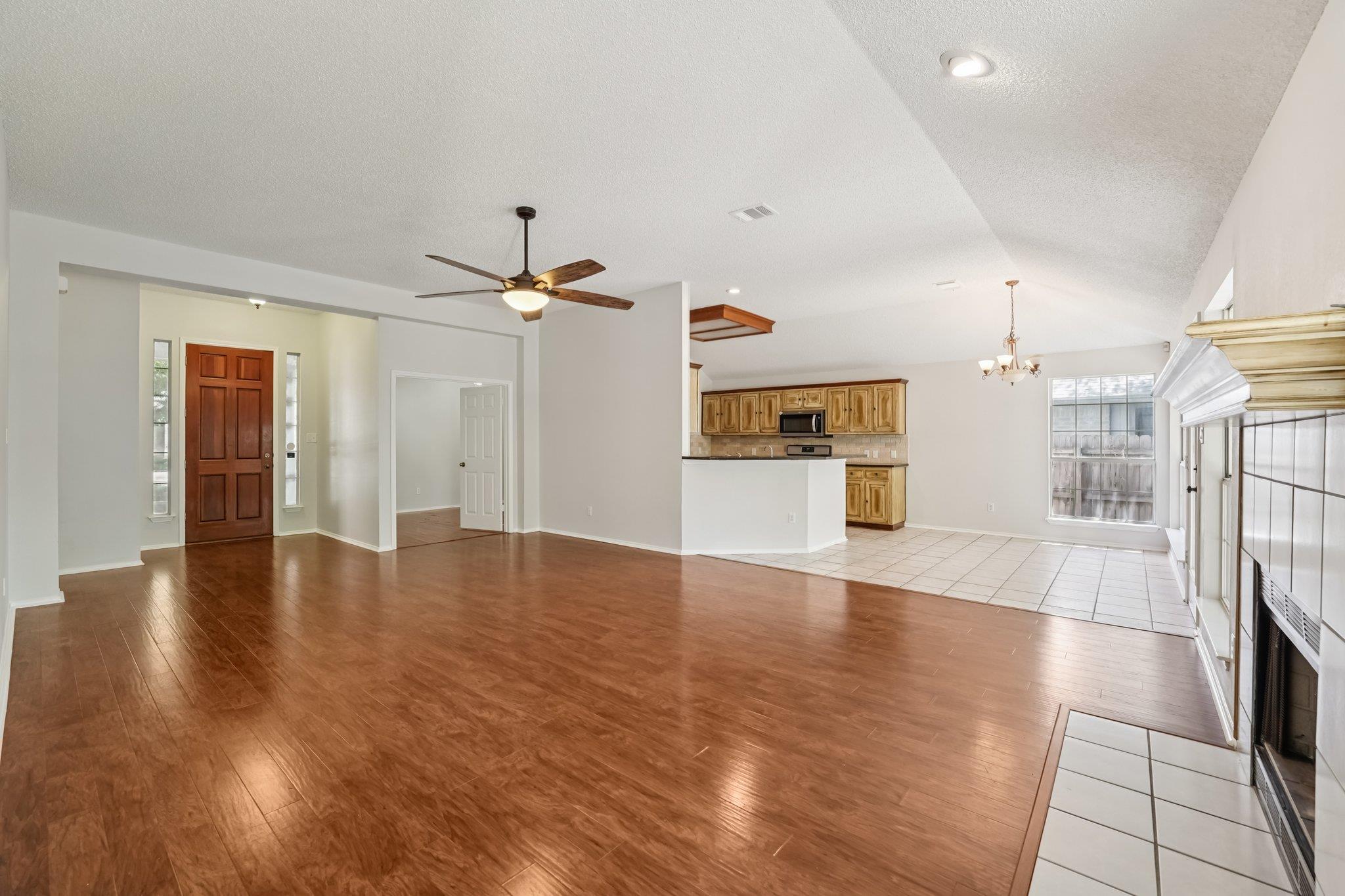 708 Mountain Ridge Dr, Leander, TX 78641