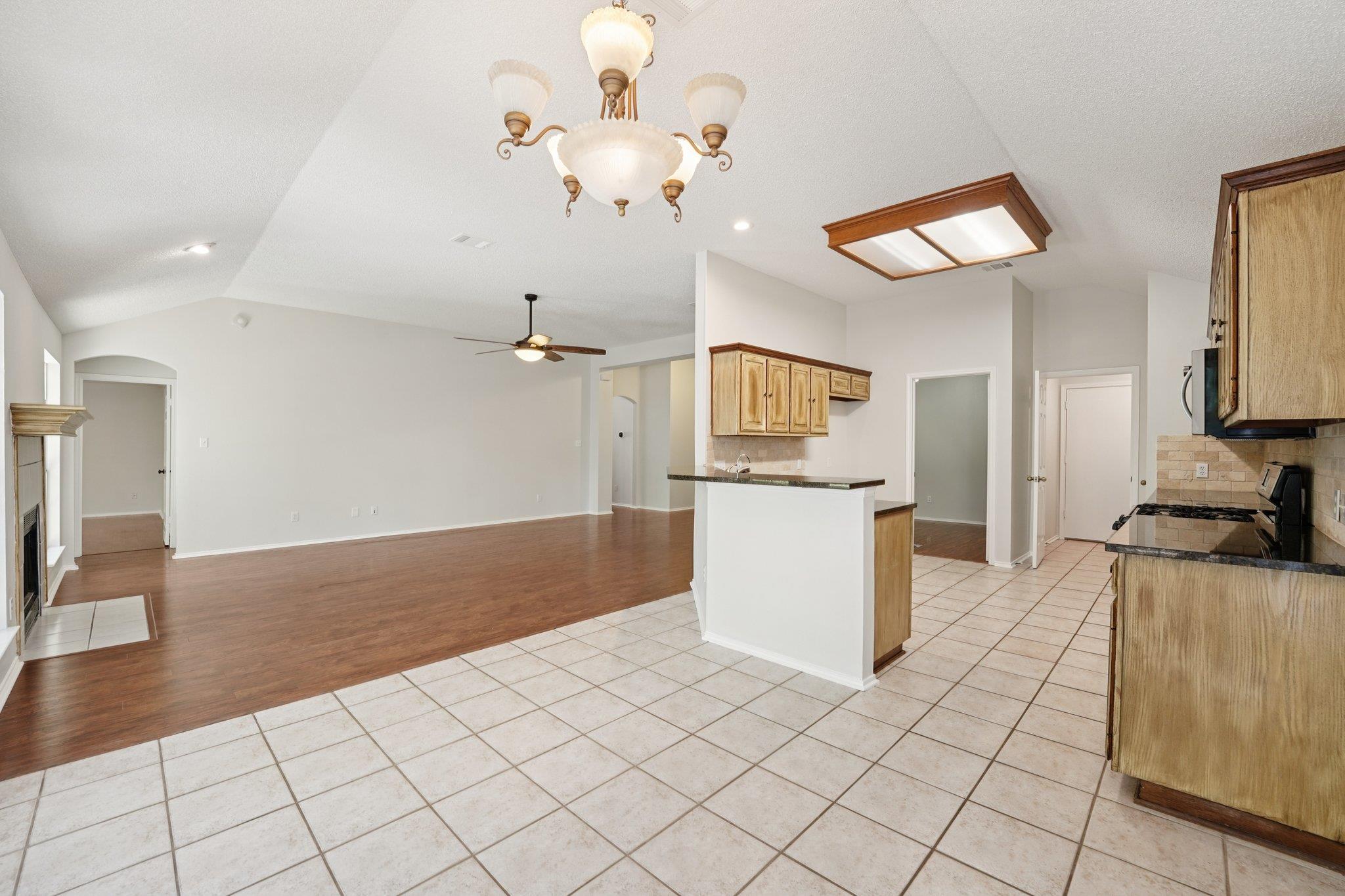 708 Mountain Ridge Dr, Leander, TX 78641