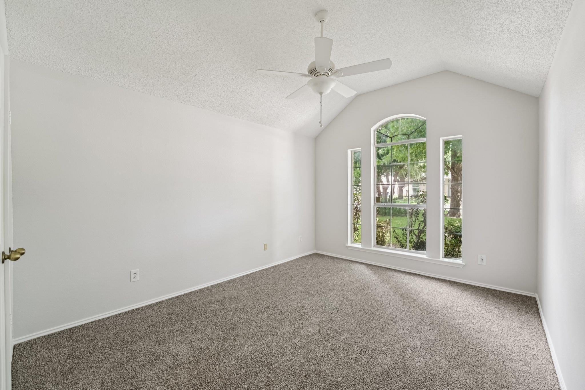 708 Mountain Ridge Dr, Leander, TX 78641