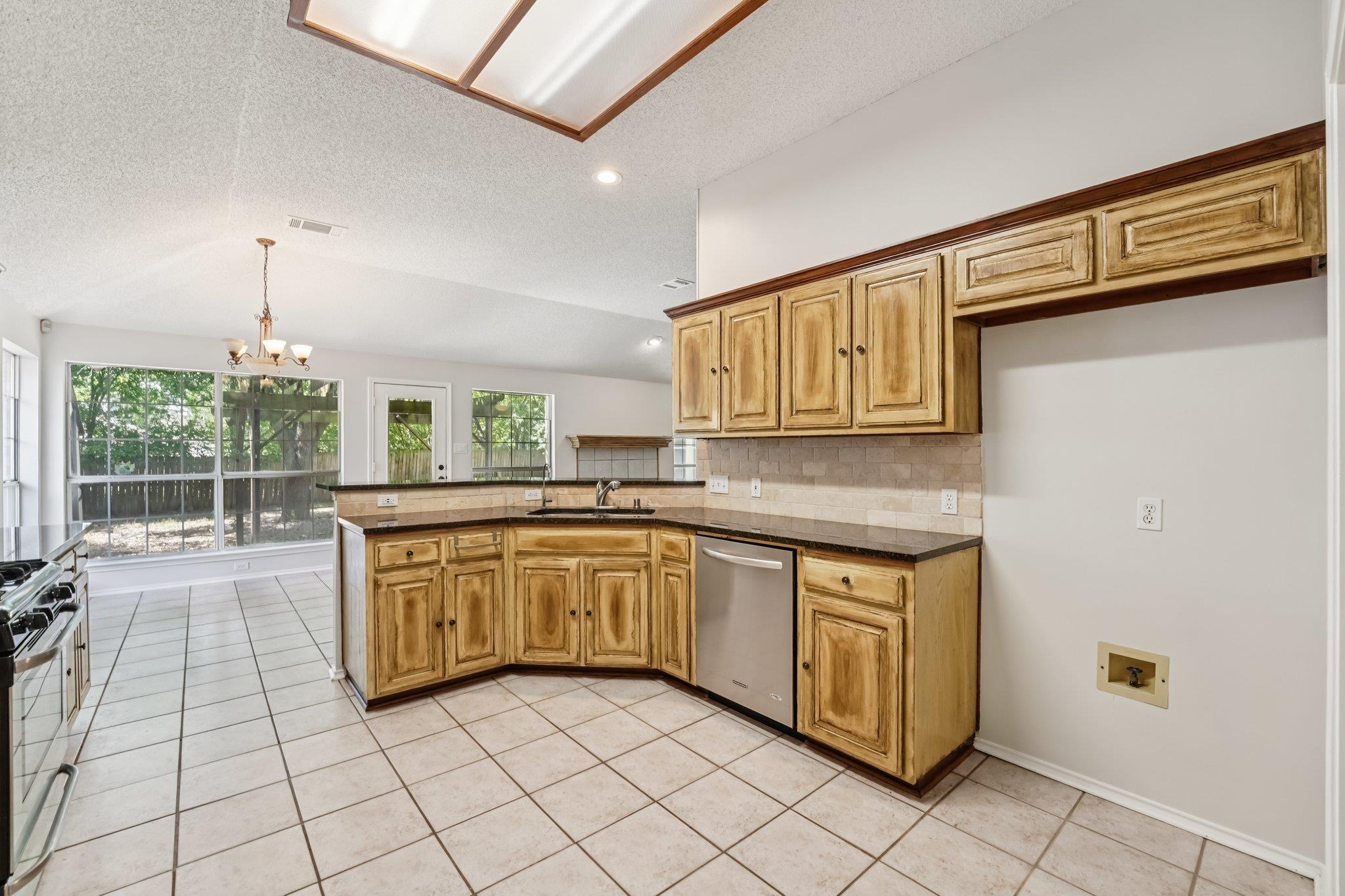 708 Mountain Ridge Dr, Leander, TX 78641