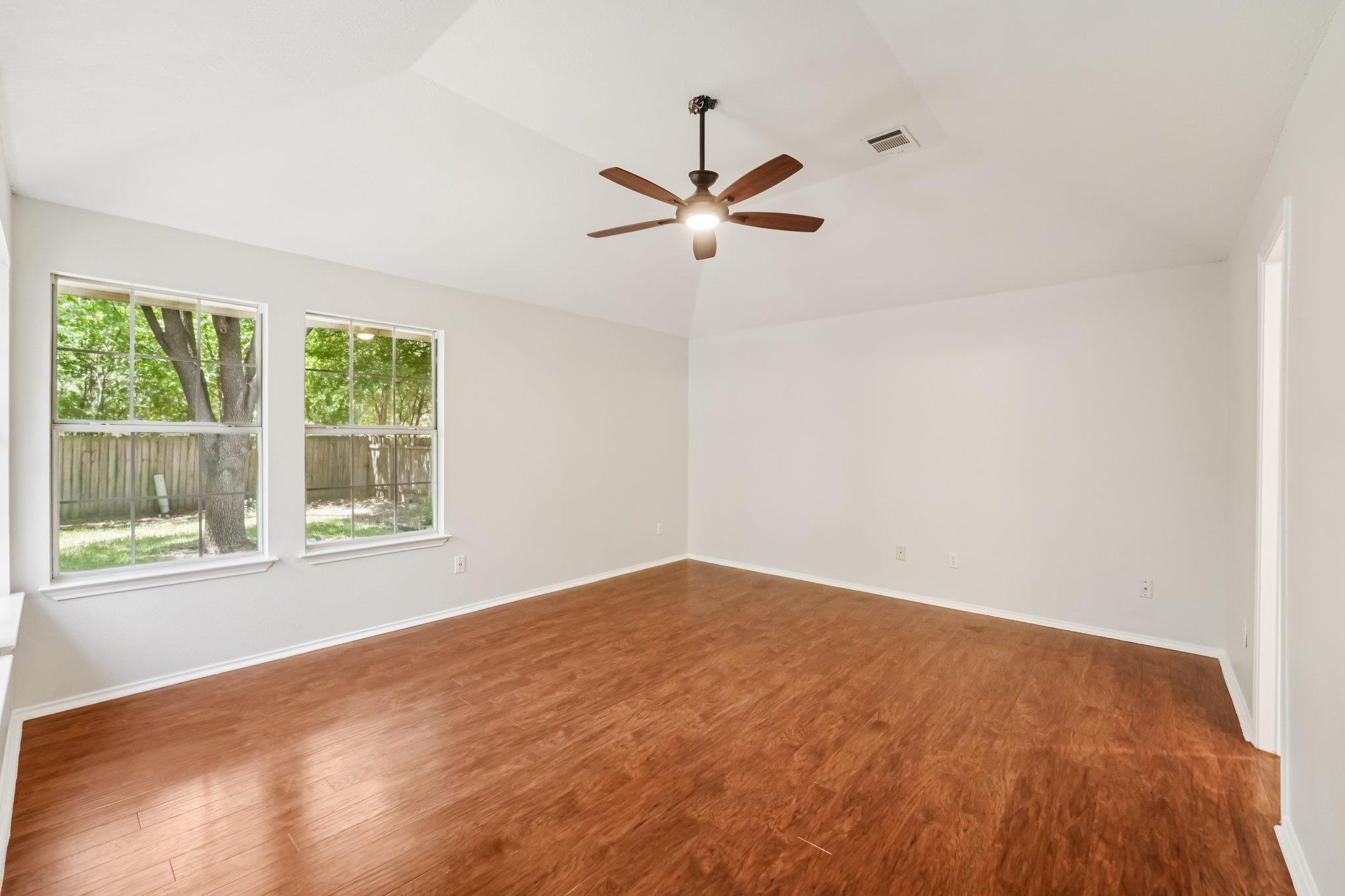 708 Mountain Ridge Dr, Leander, TX 78641