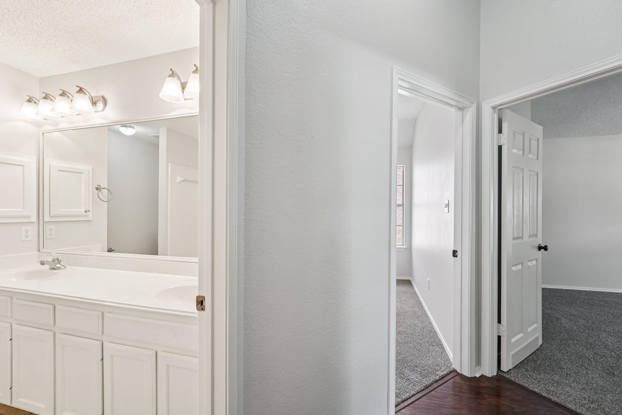 708 Mountain Ridge Dr, Leander, TX 78641