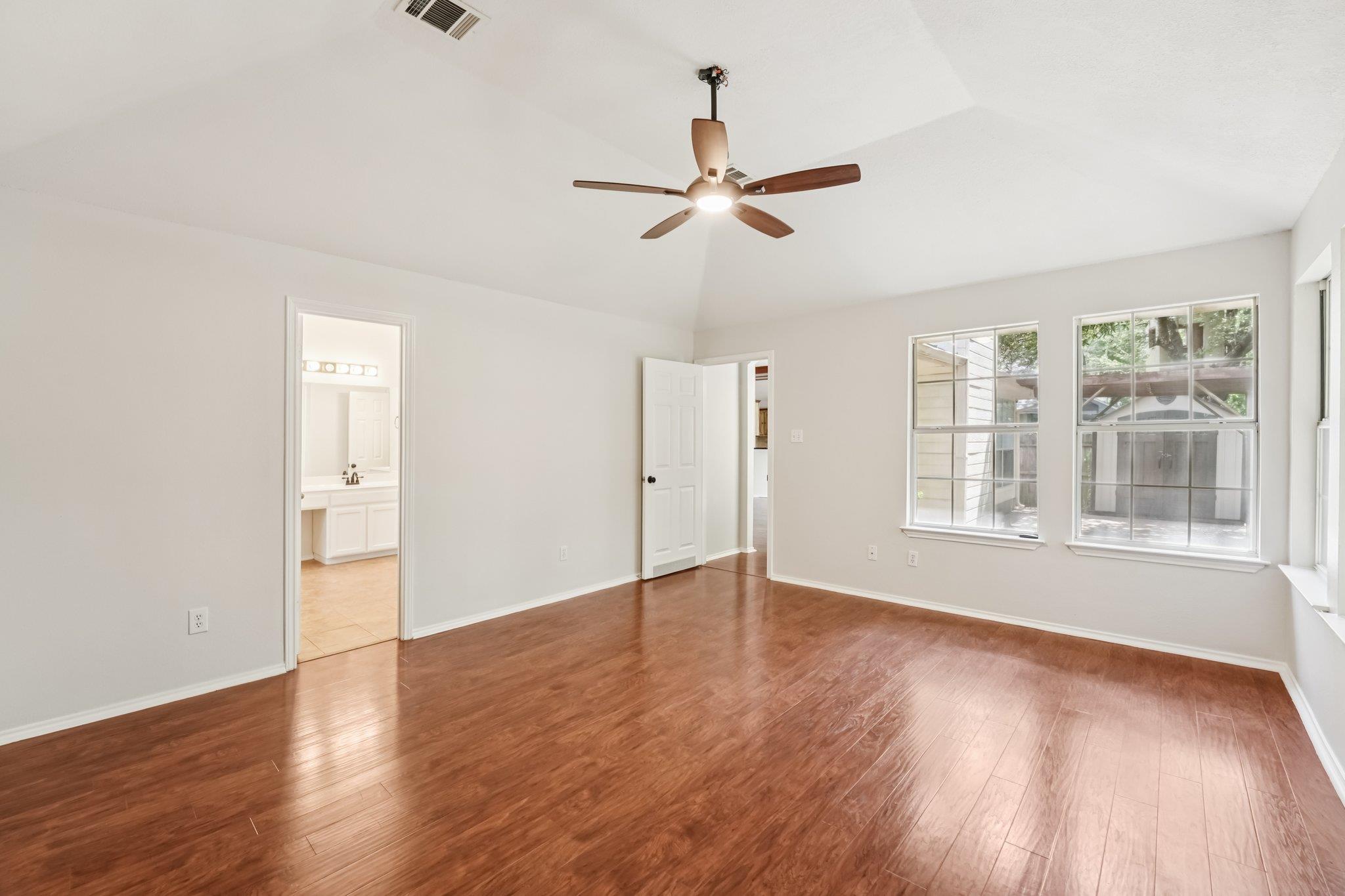 708 Mountain Ridge Dr, Leander, TX 78641