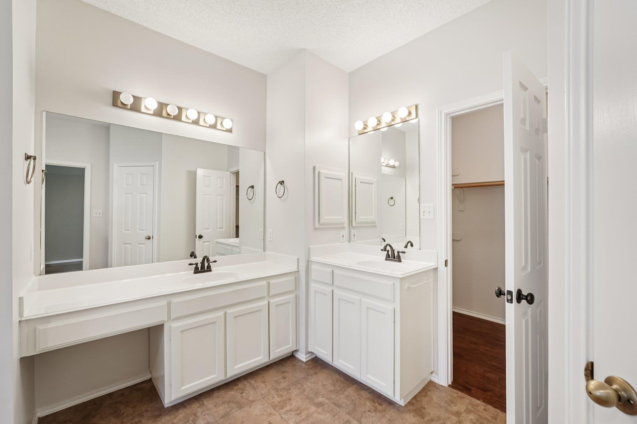 708 Mountain Ridge Dr, Leander, TX 78641