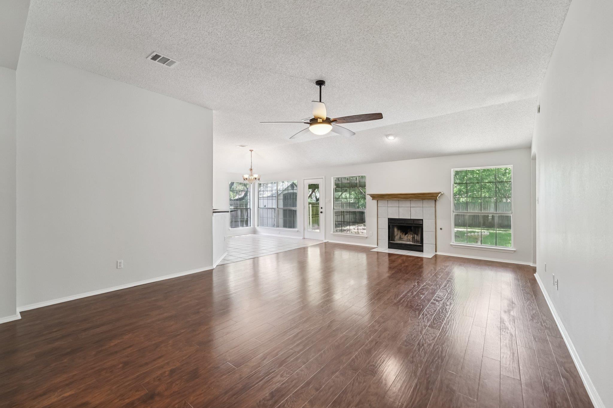 708 Mountain Ridge Dr, Leander, TX 78641