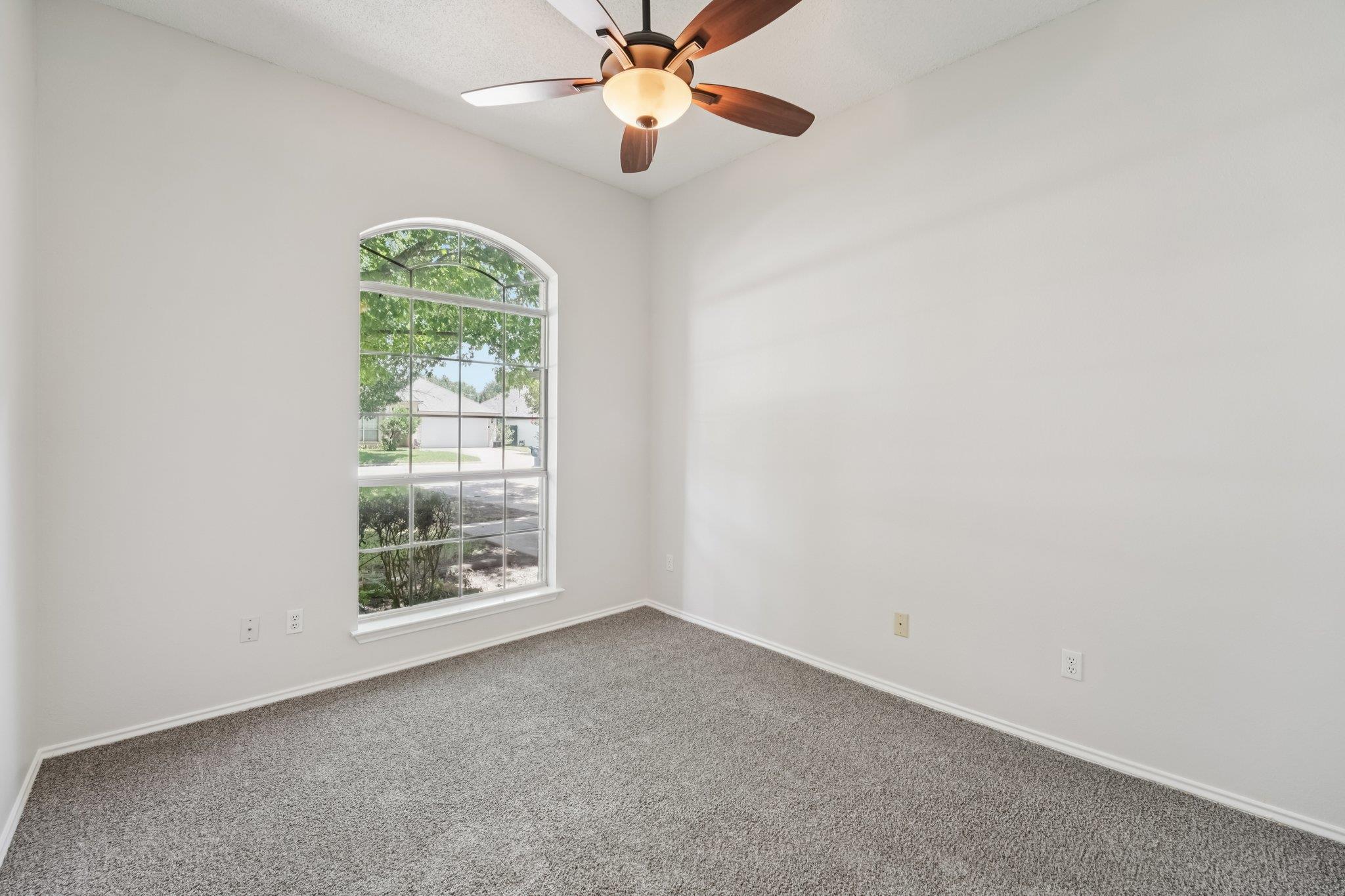 708 Mountain Ridge Dr, Leander, TX 78641