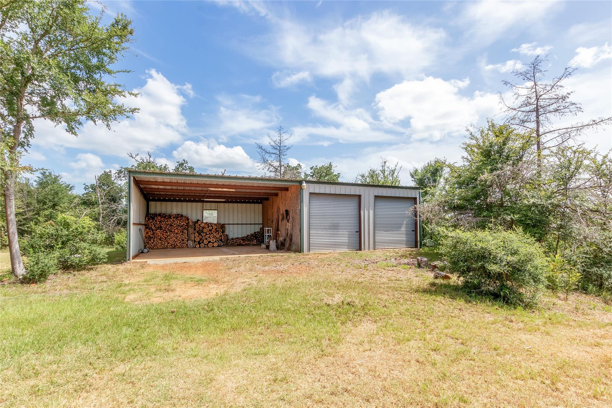 1004 22 Hills Rd, Gause, TX 77857