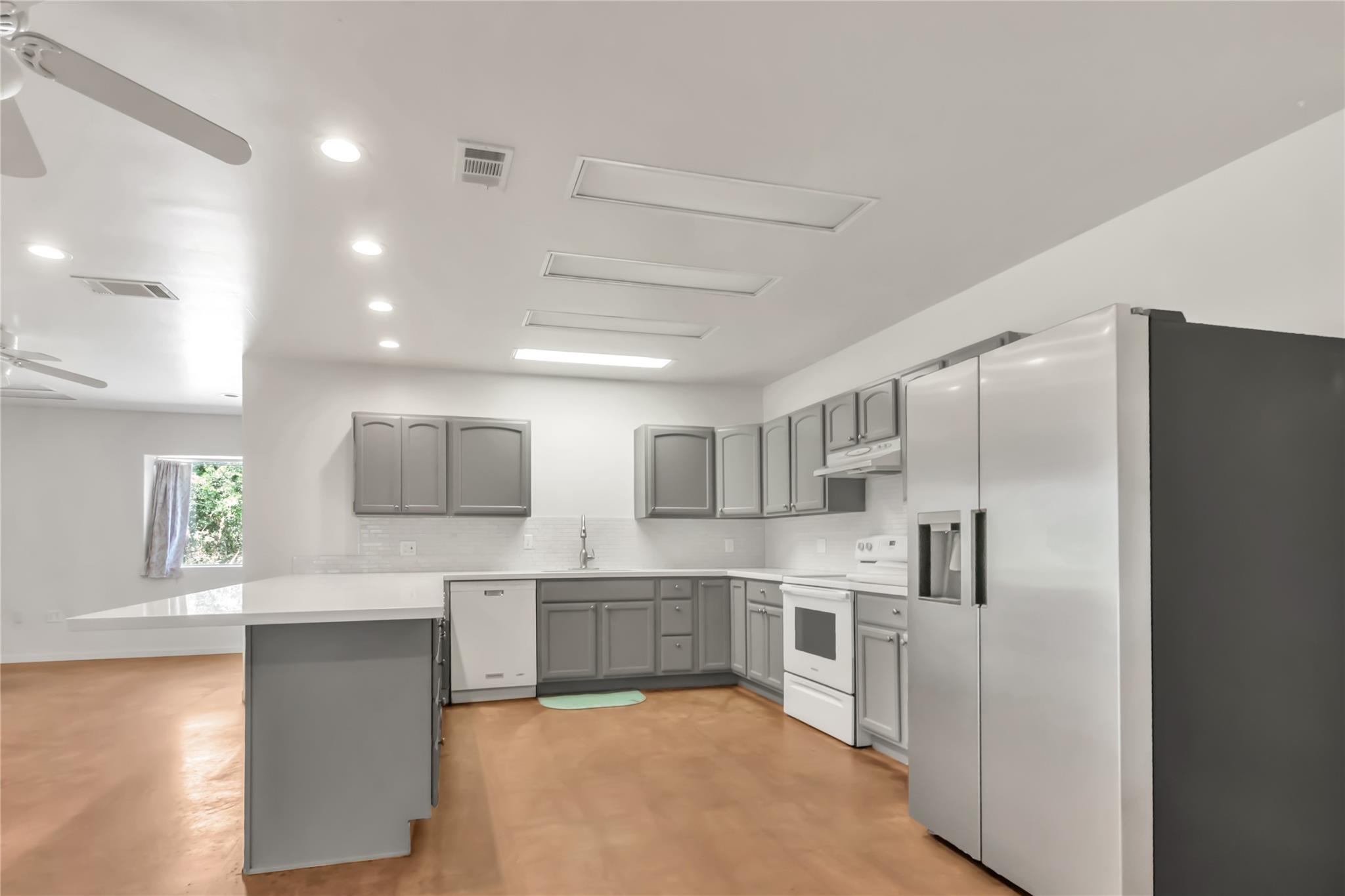 1004 22 Hills Rd, Gause, TX 77857