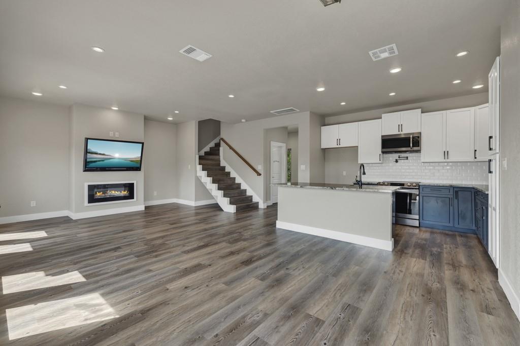 1216 Canyon Lake Dr, Canyon Lake, TX 78133