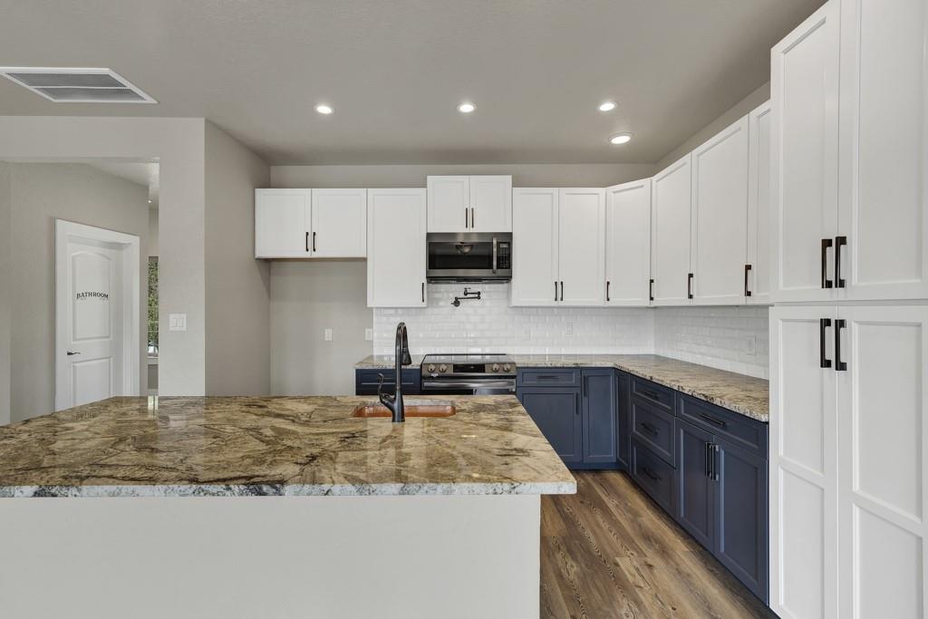 1216 Canyon Lake Dr, Canyon Lake, TX 78133