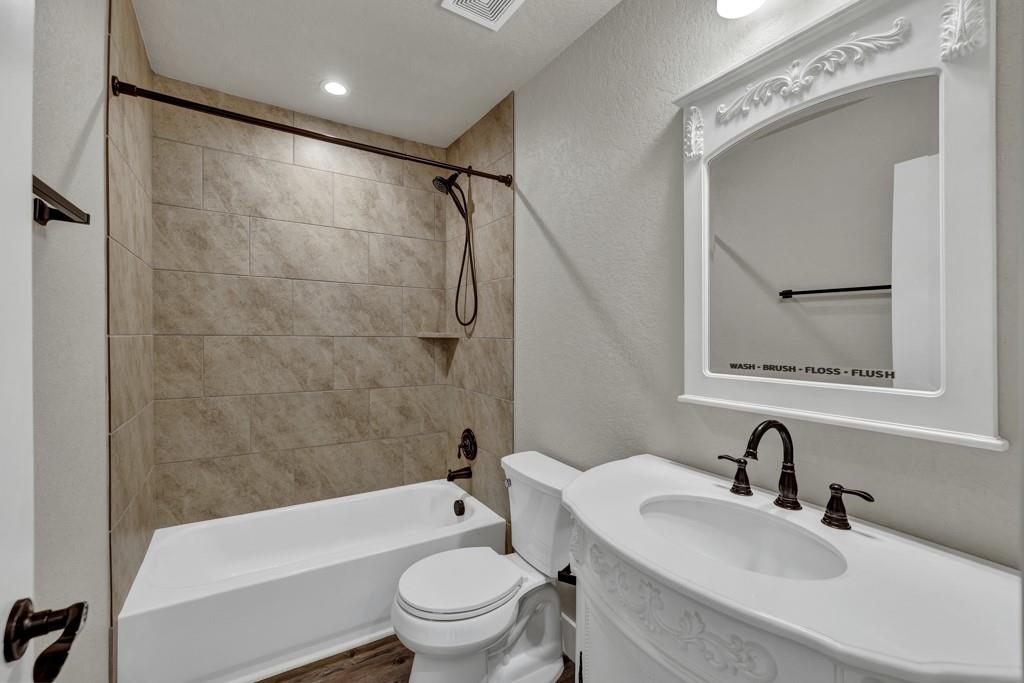 1216 Canyon Lake Dr, Canyon Lake, TX 78133