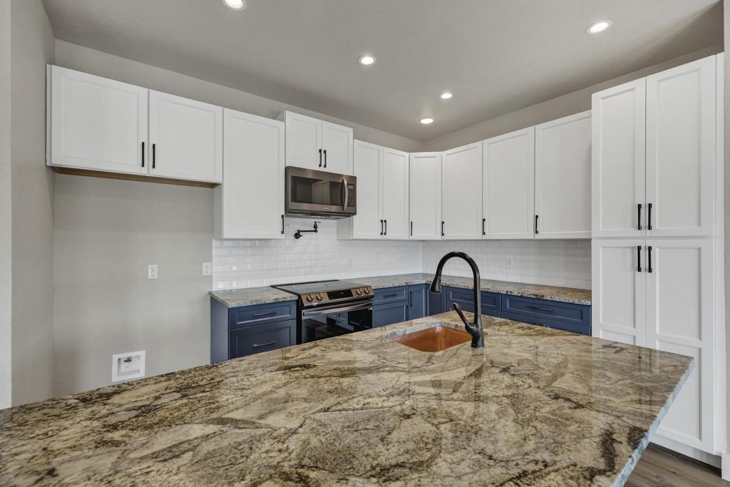 1216 Canyon Lake Dr, Canyon Lake, TX 78133