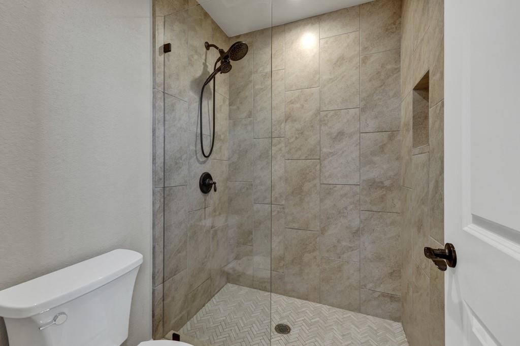 1216 Canyon Lake Dr, Canyon Lake, TX 78133