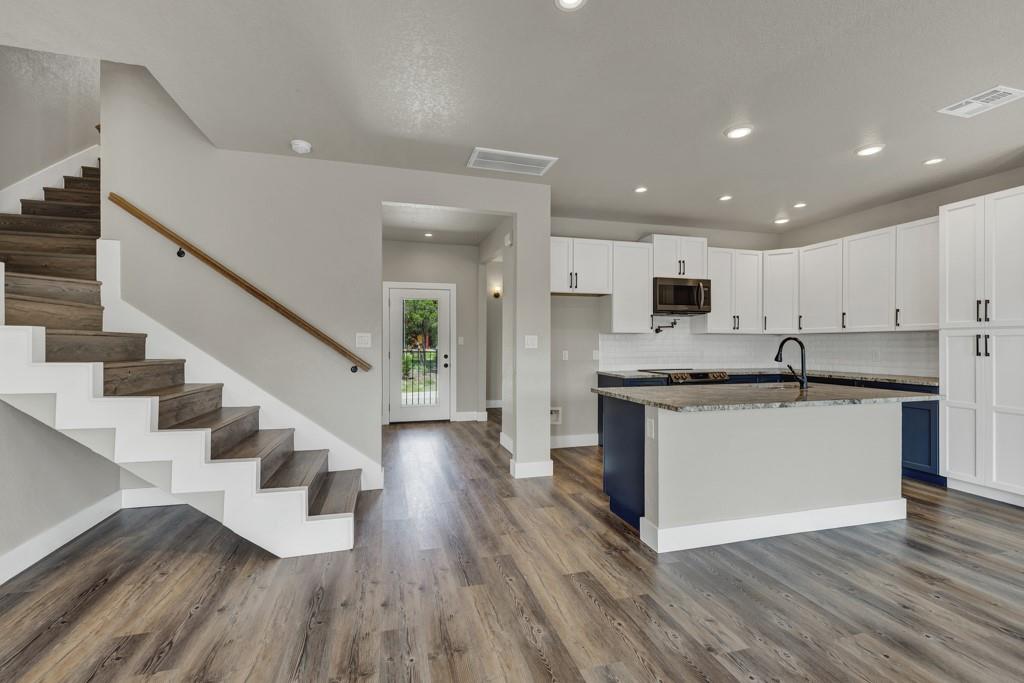 1216 Canyon Lake Dr, Canyon Lake, TX 78133