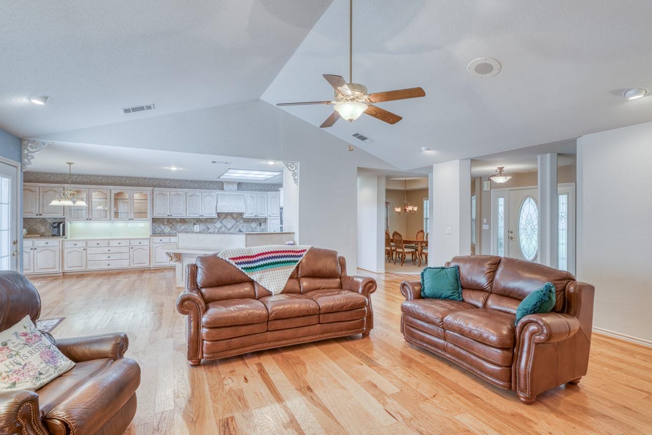 266 Quail, Meadowlakes, TX 78654