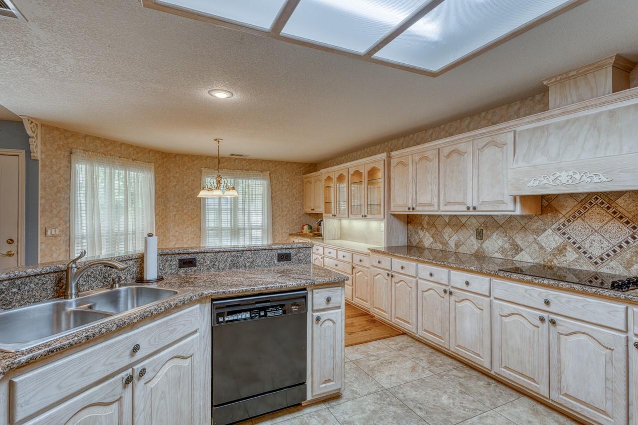 266 Quail, Meadowlakes, TX 78654