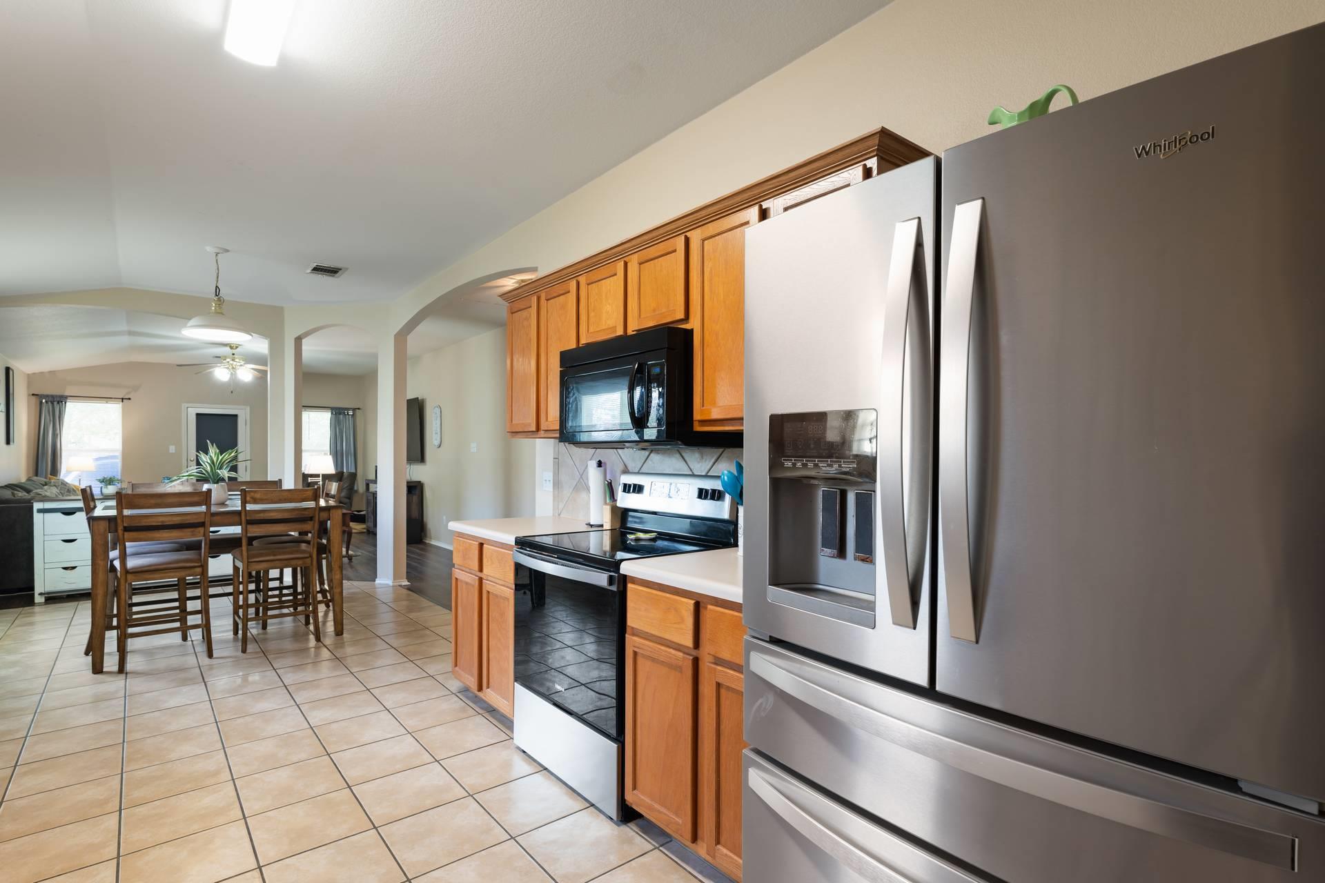 104 Whirling Eddy Cv, Hutto, TX 78634