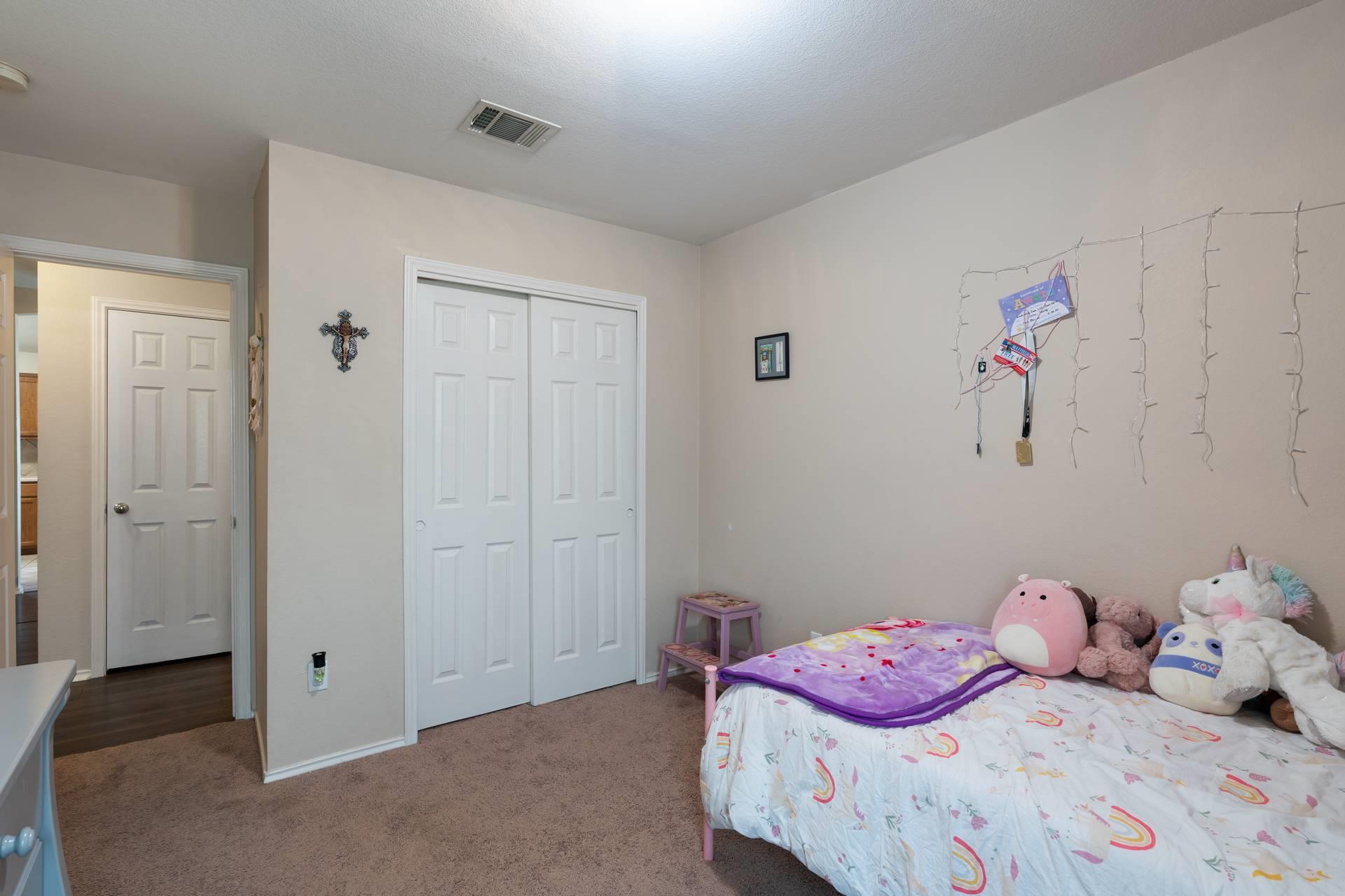 104 Whirling Eddy Cv, Hutto, TX 78634