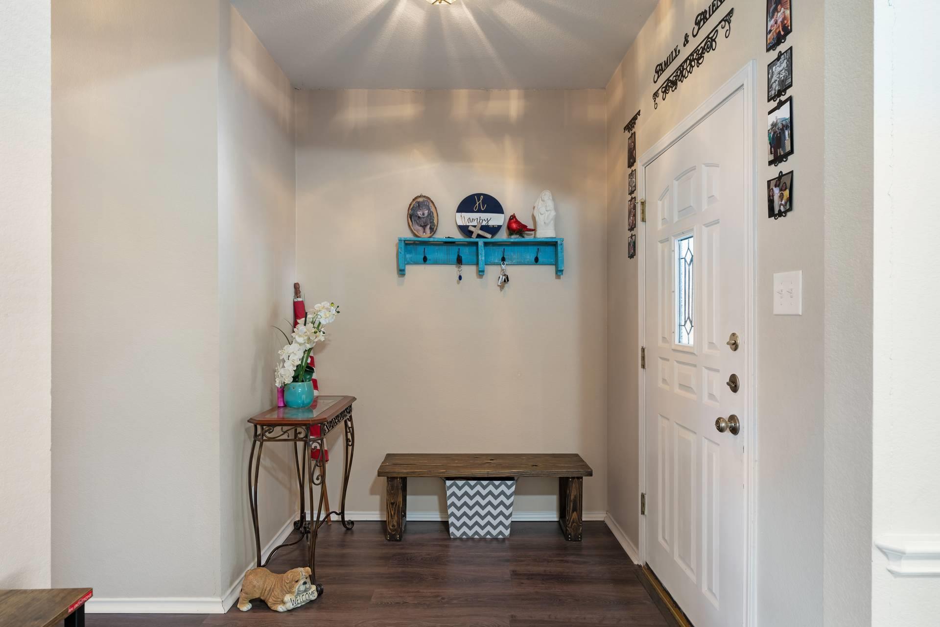 104 Whirling Eddy Cv, Hutto, TX 78634