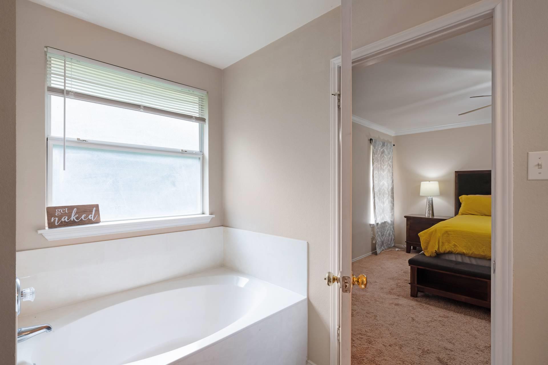 104 Whirling Eddy Cv, Hutto, TX 78634