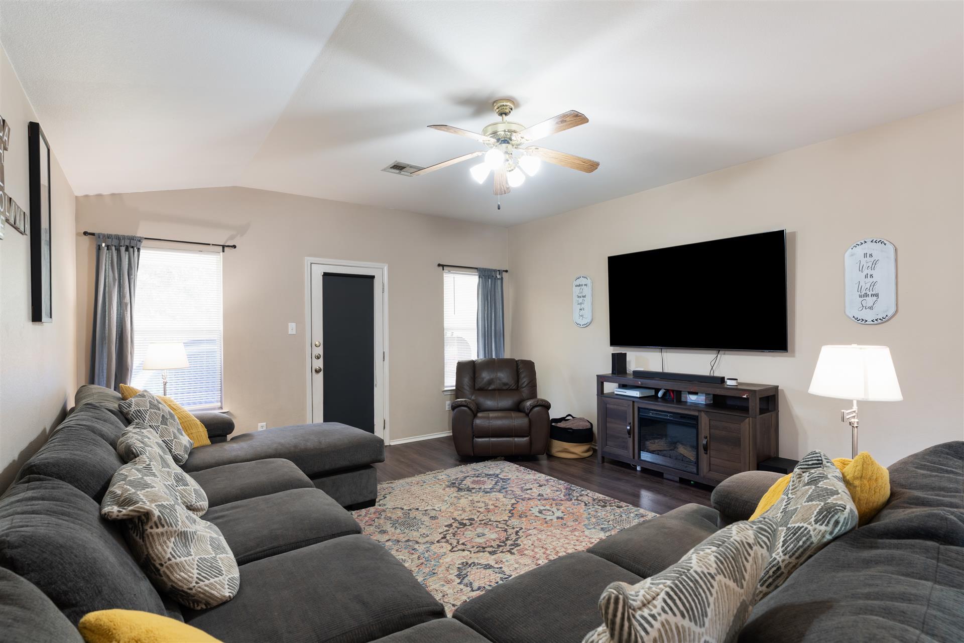 104 Whirling Eddy Cv, Hutto, TX 78634