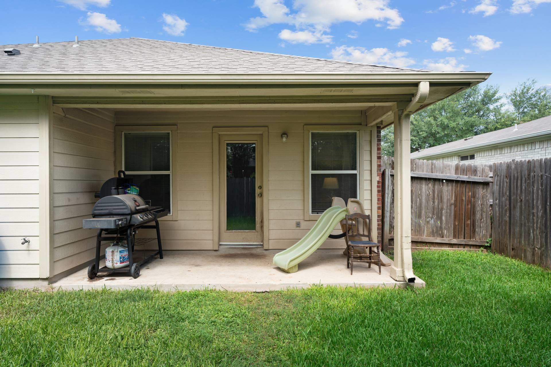 104 Whirling Eddy Cv, Hutto, TX 78634