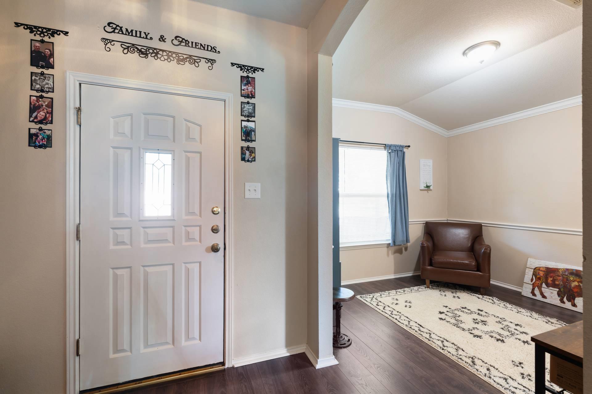 104 Whirling Eddy Cv, Hutto, TX 78634