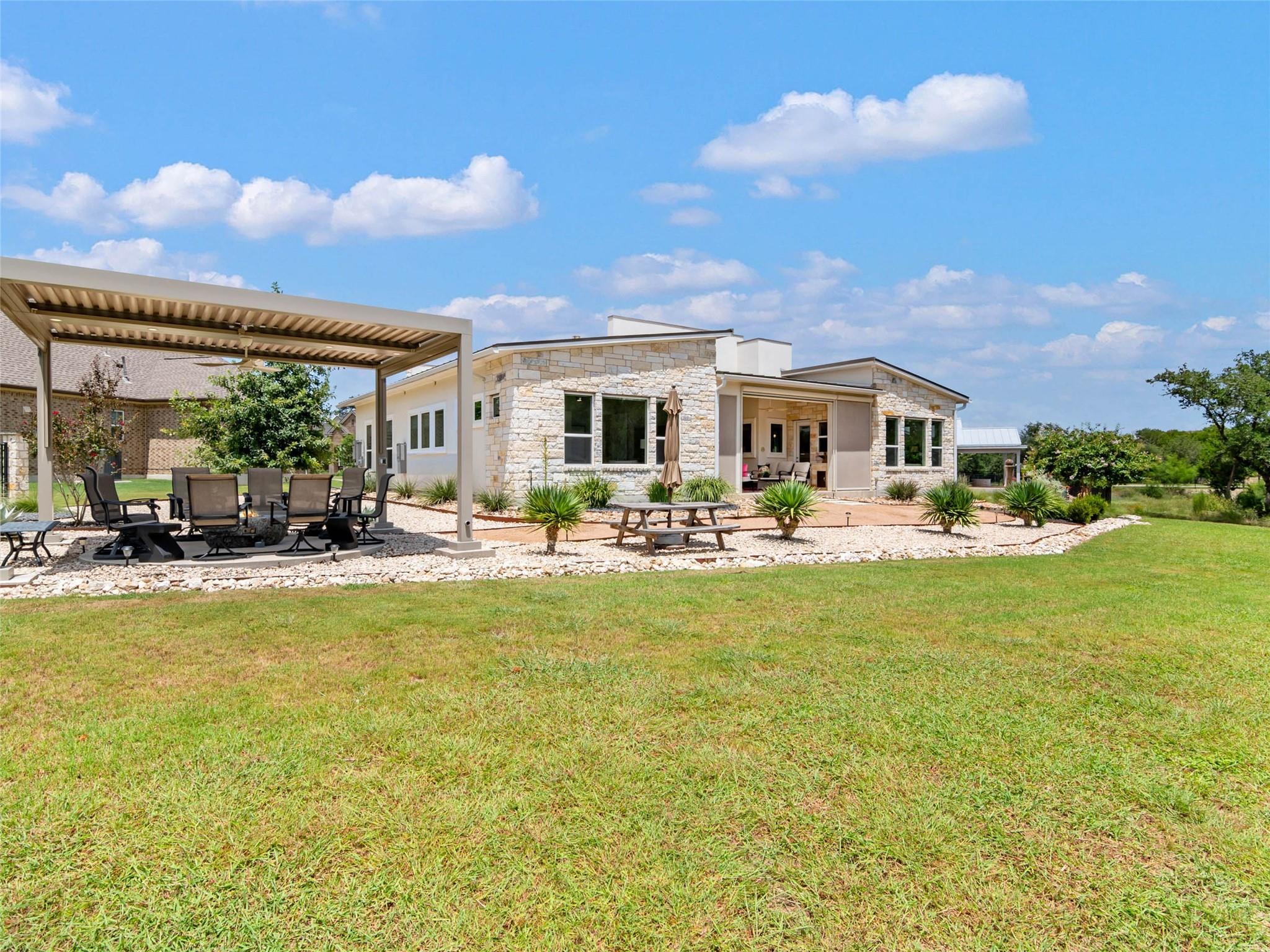 117 Balancing Laurel Dr, San Marcos, TX 78666