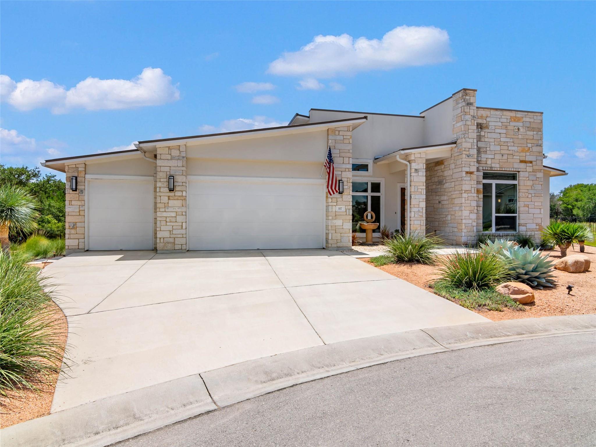 117 Balancing Laurel Dr, San Marcos, TX 78666
