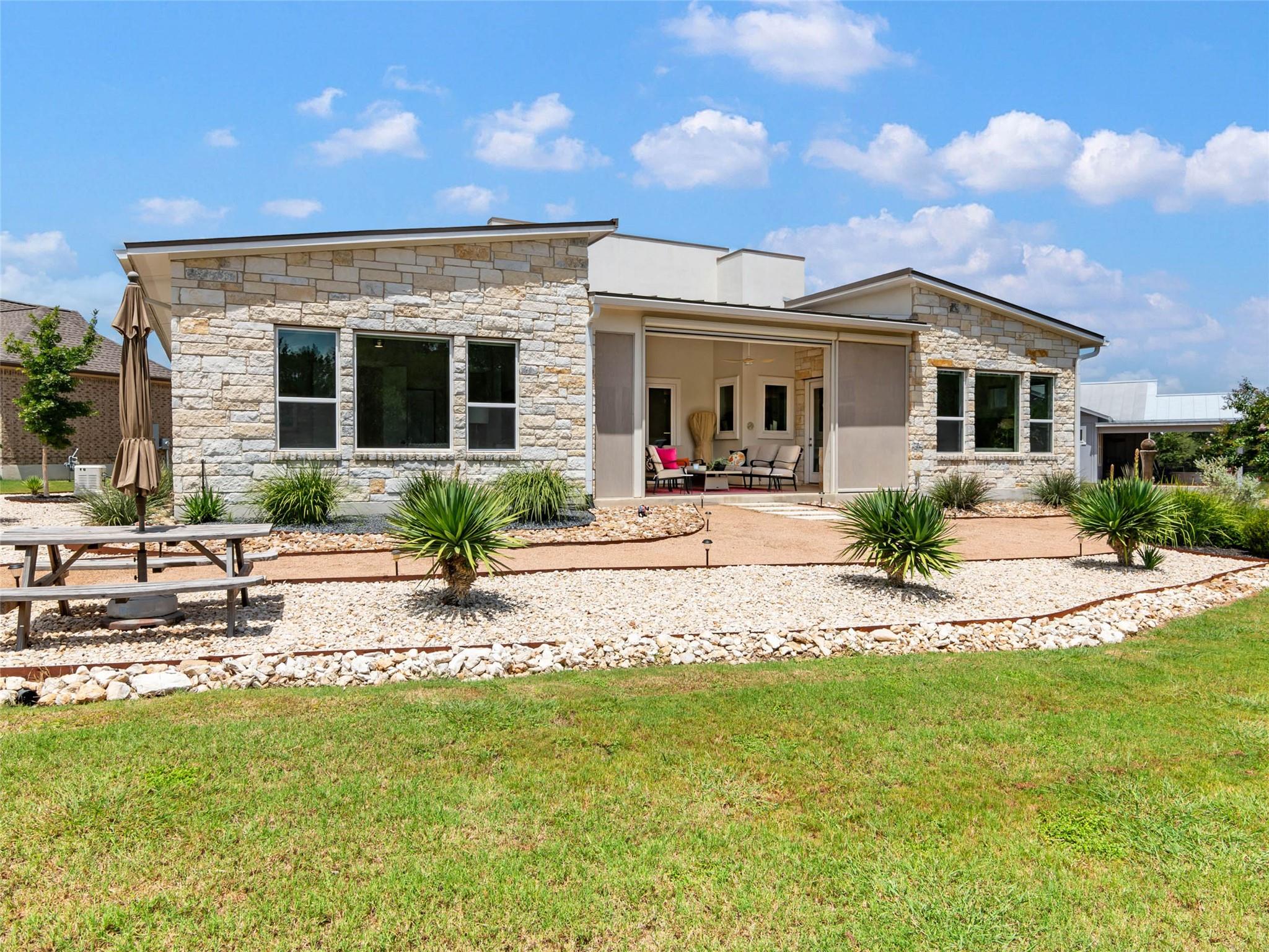 117 Balancing Laurel Dr, San Marcos, TX 78666