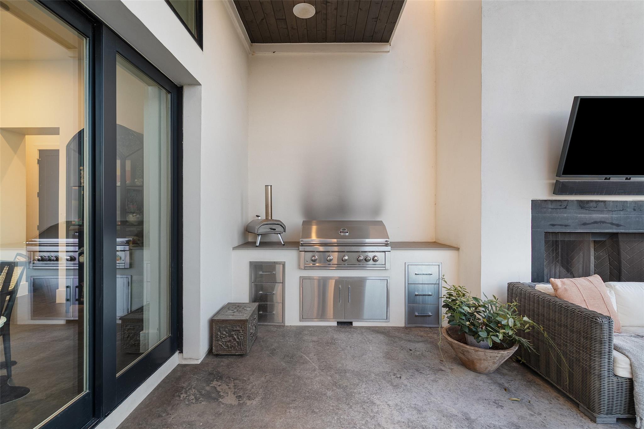 4300 Derrick Cv, Spicewood, TX 78669