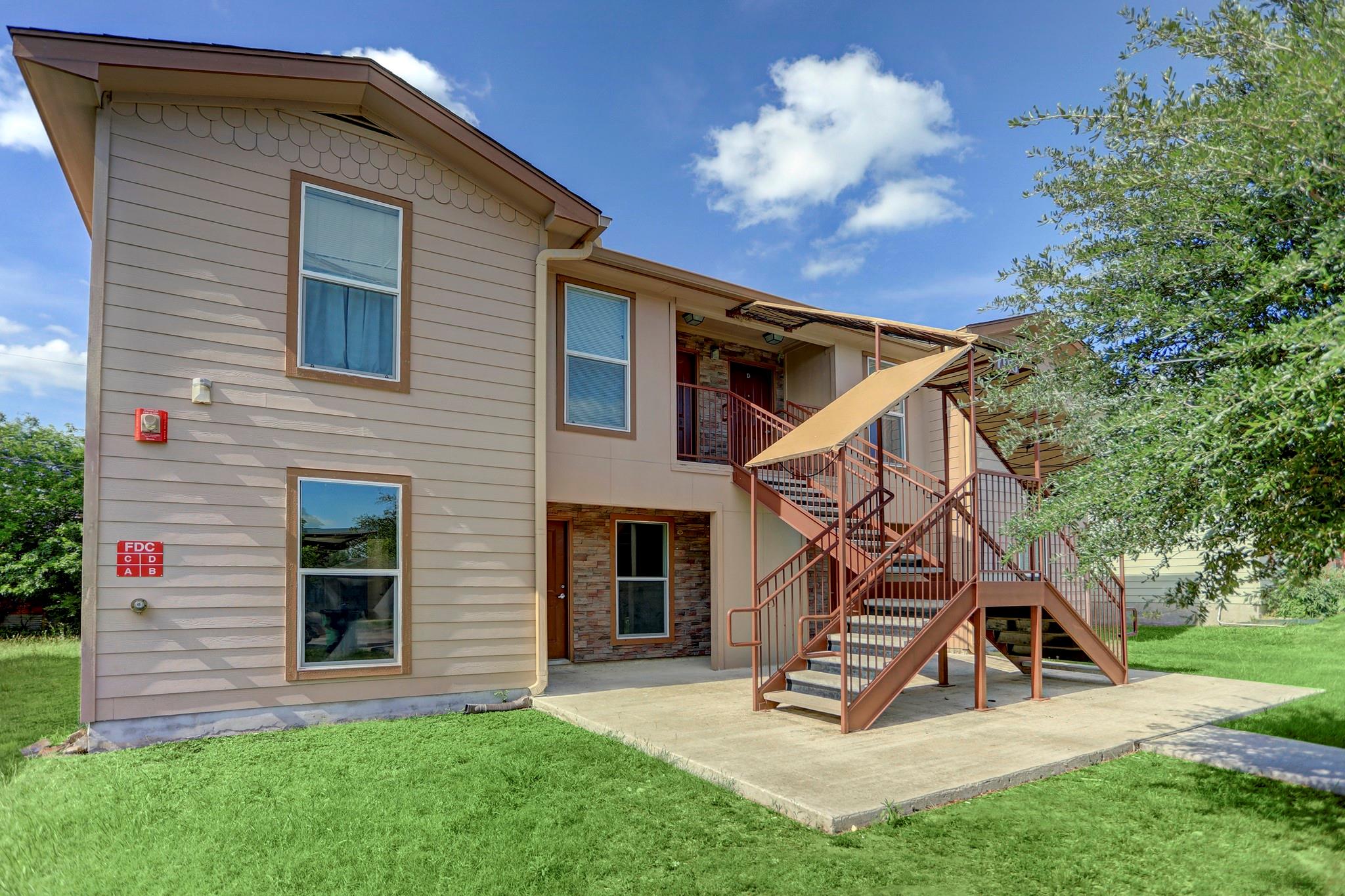 706 W 6th St # C, Taylor, TX 76574