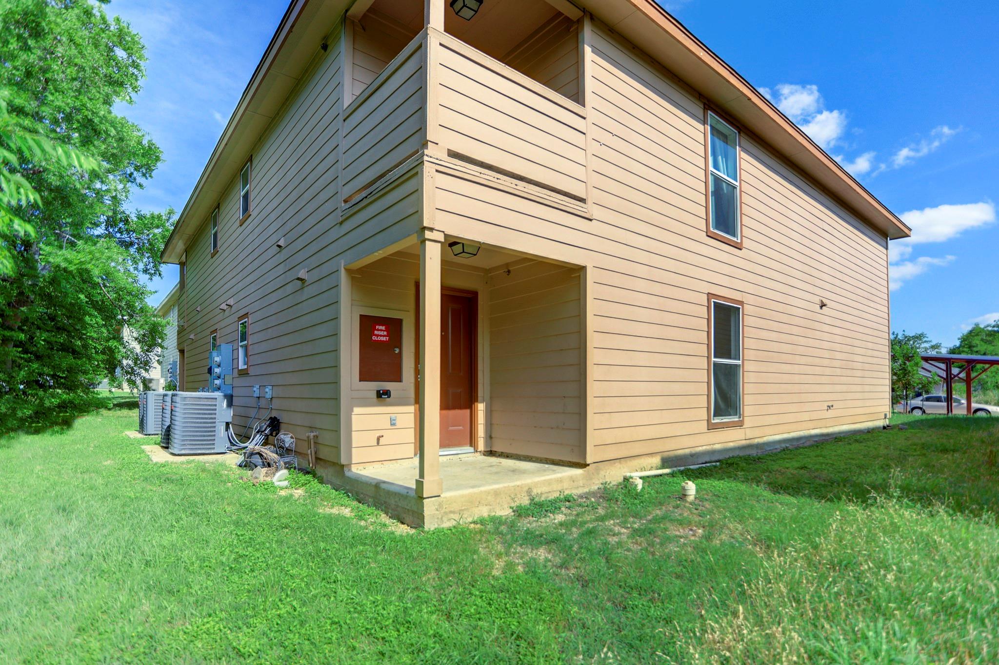706 W 6th St # C, Taylor, TX 76574