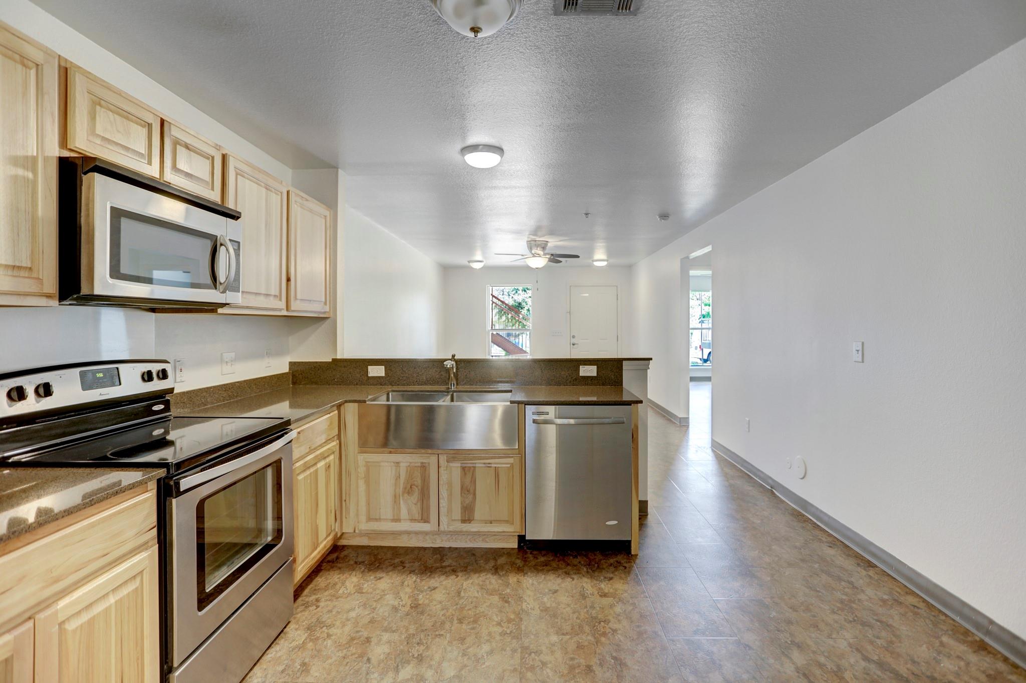 706 W 6th St # C, Taylor, TX 76574