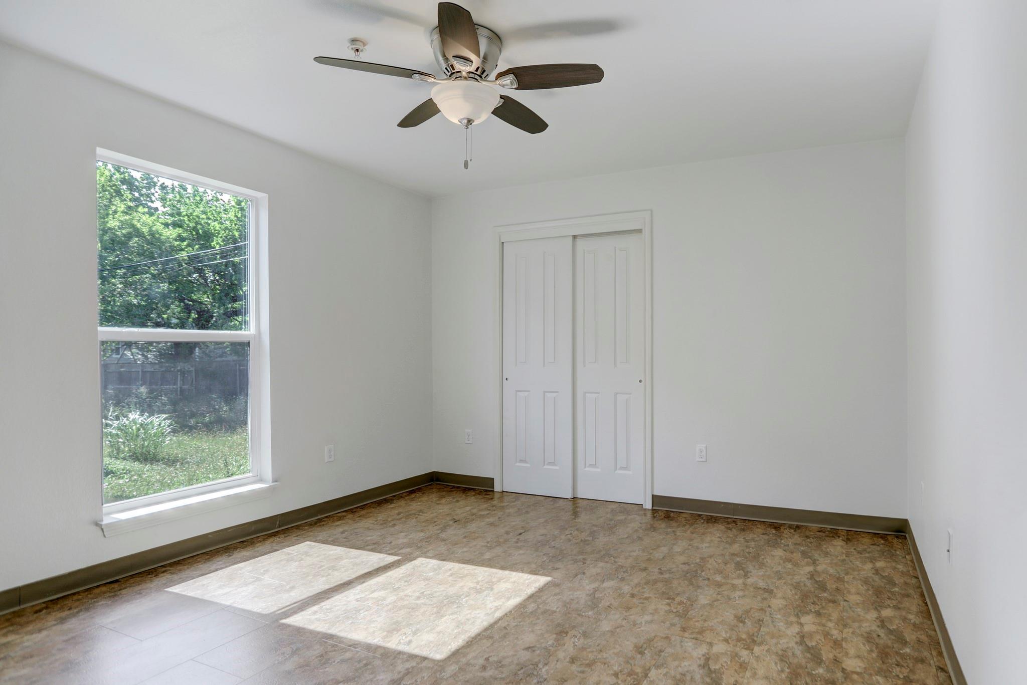 706 W 6th St # C, Taylor, TX 76574