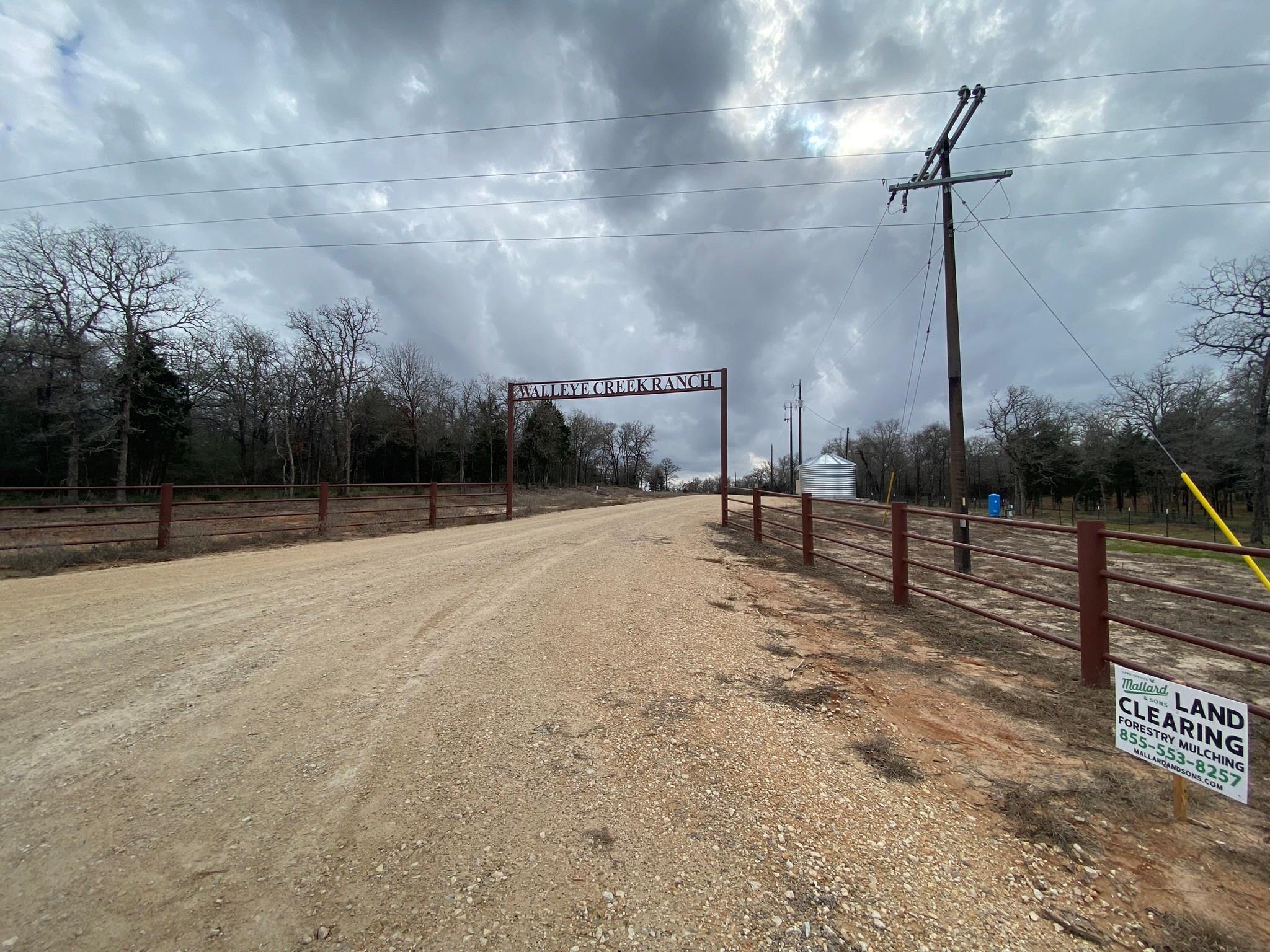 1215 Walleye Creek Trl, Lexington, TX 78947