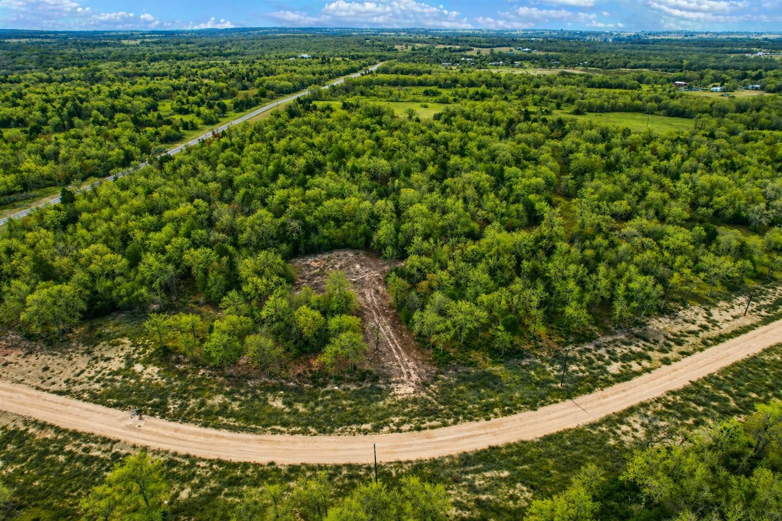 1215 Walleye Creek Trl, Lexington, TX 78947