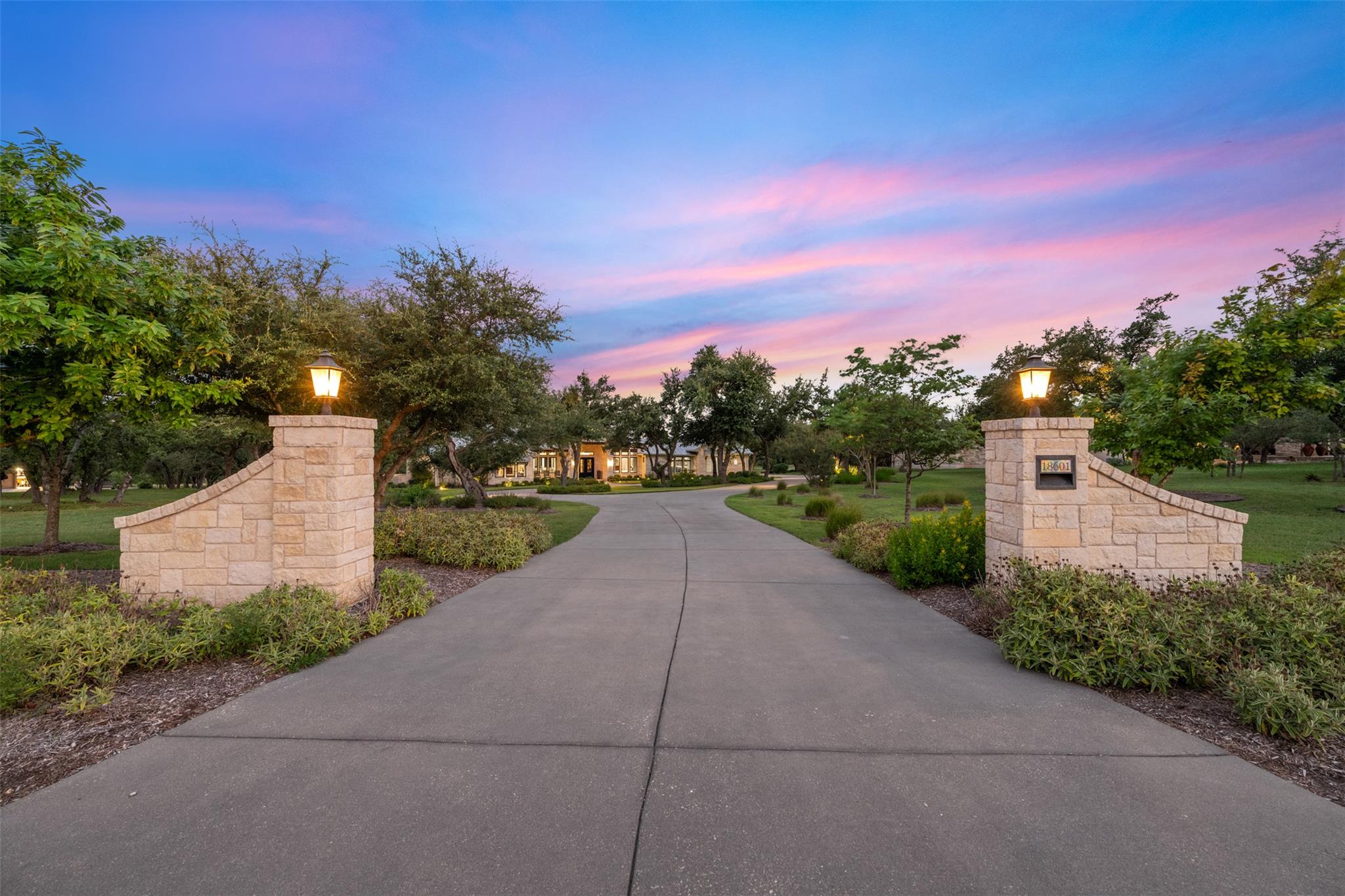 18601 Madrone Vista Dr, Austin, TX 78738