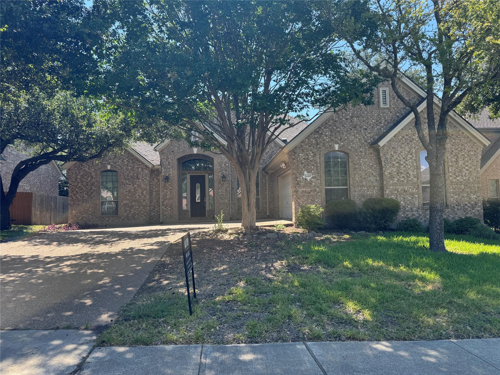 1220 N Pine Forest Cir, Round Rock, TX 78665