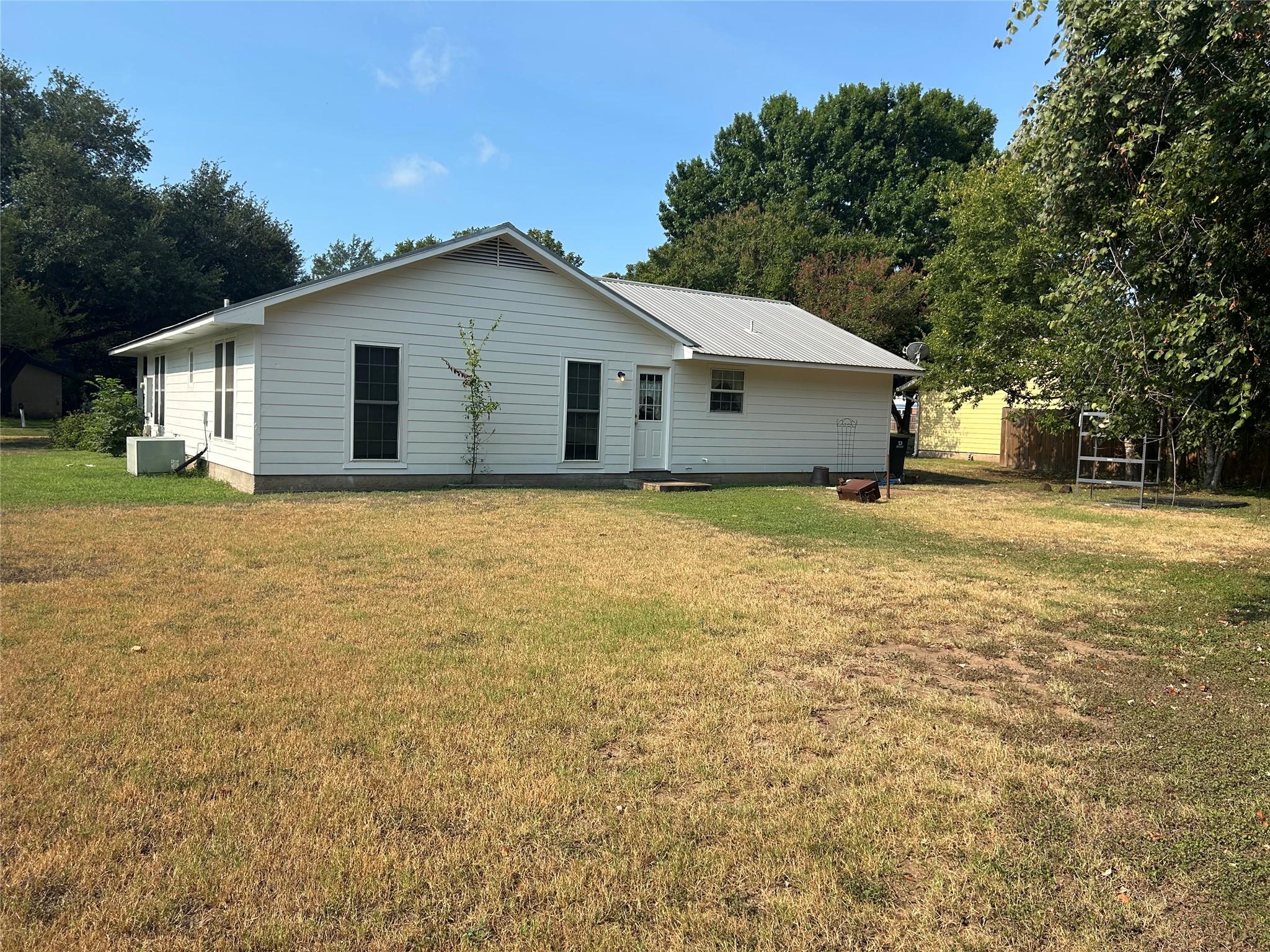 203 Maynard St, Bastrop, TX 78602