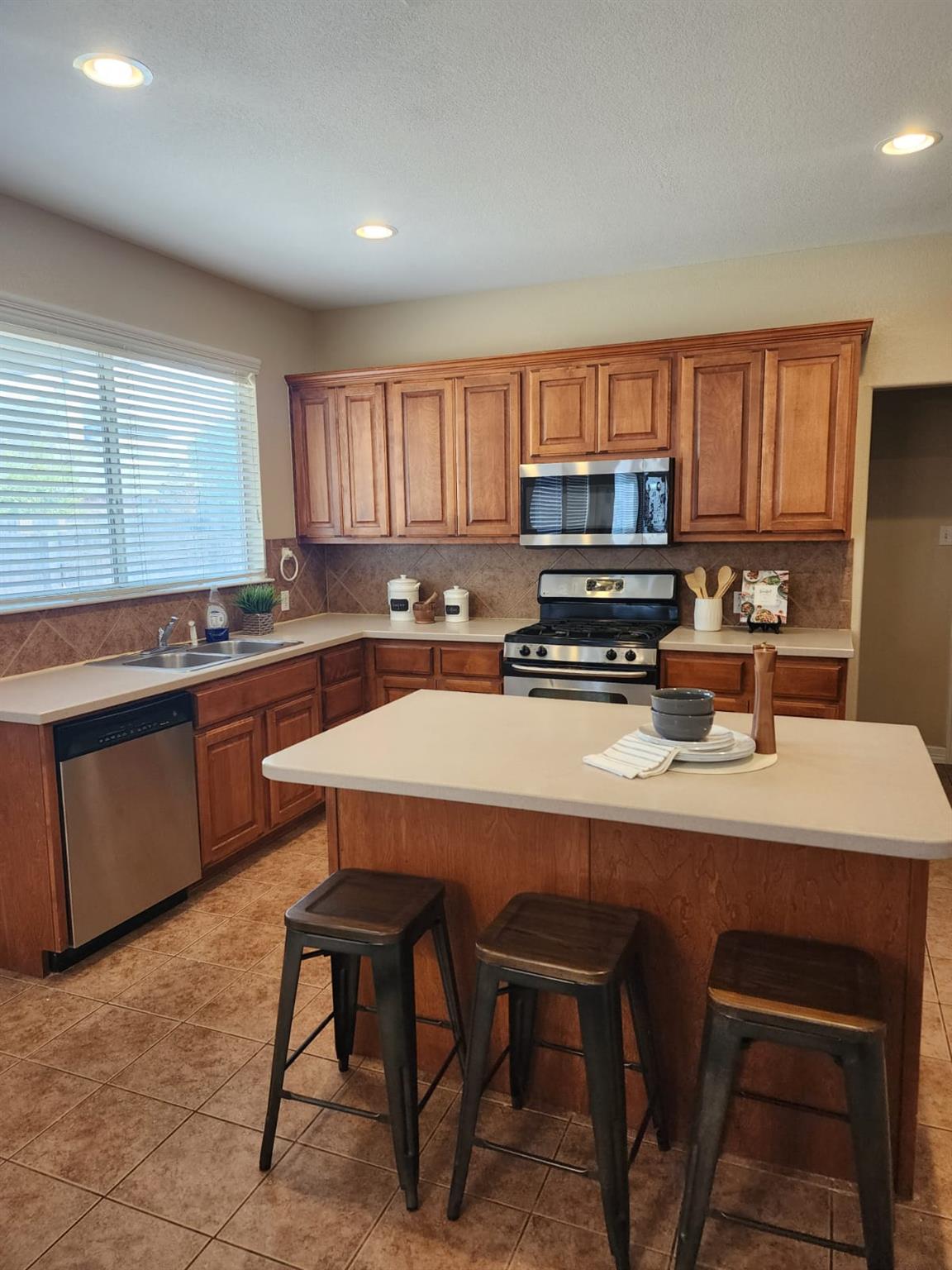 13613 Glenmark Dr, Manor, TX 78653