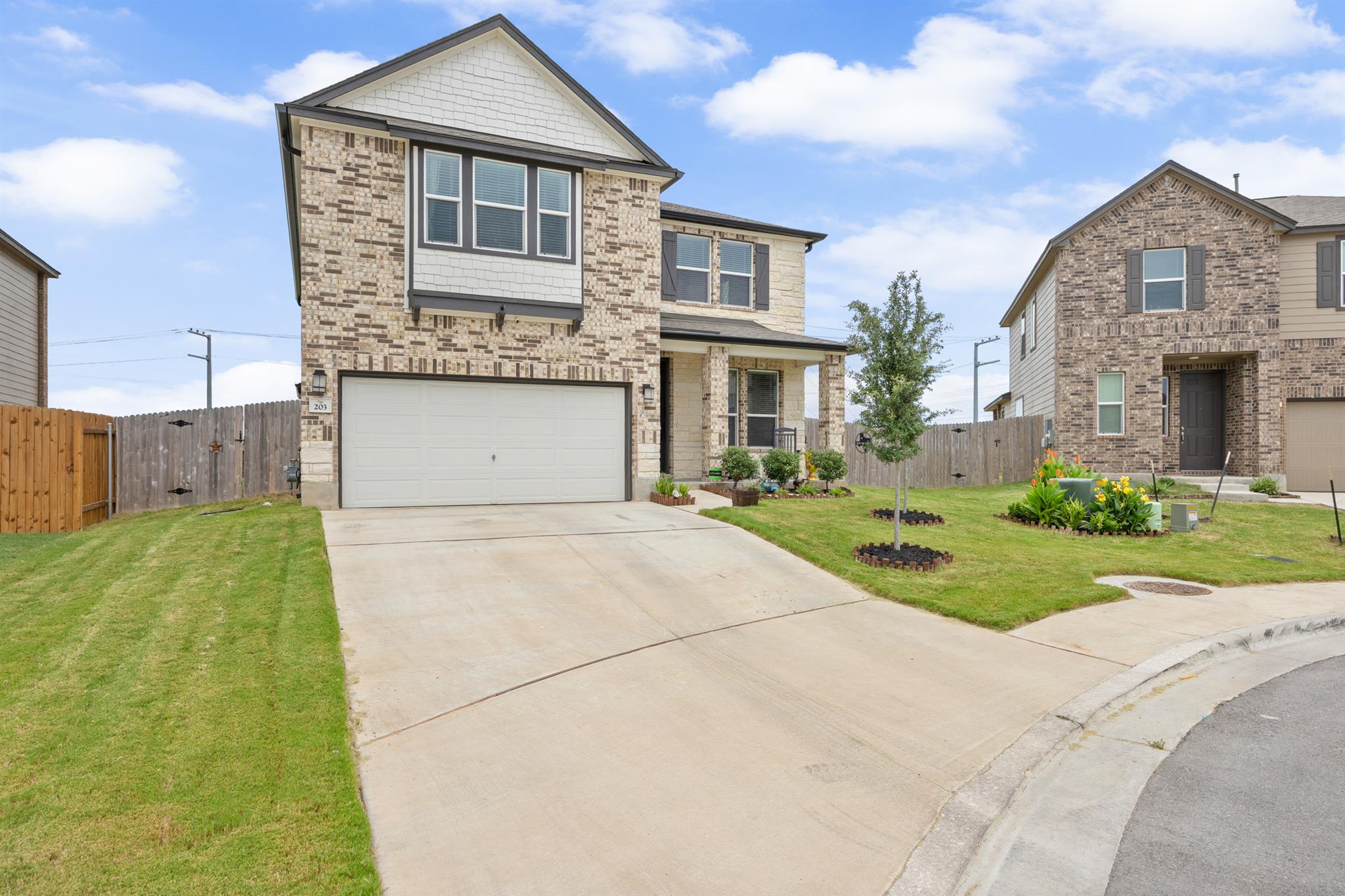 203 Teller Dr, Lockhart, TX 78644