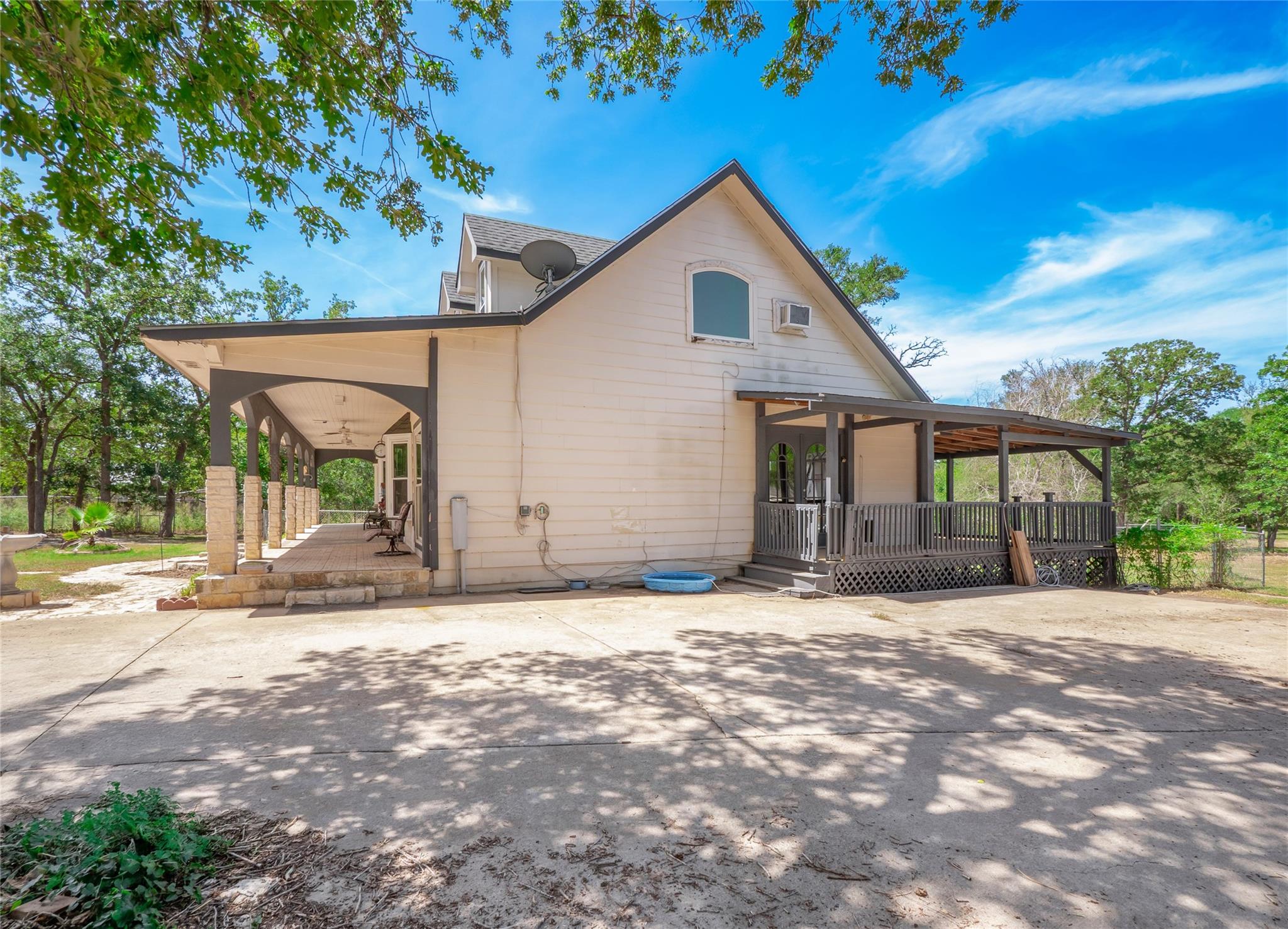 368 Riddle Rd, Cedar Creek, TX 78612