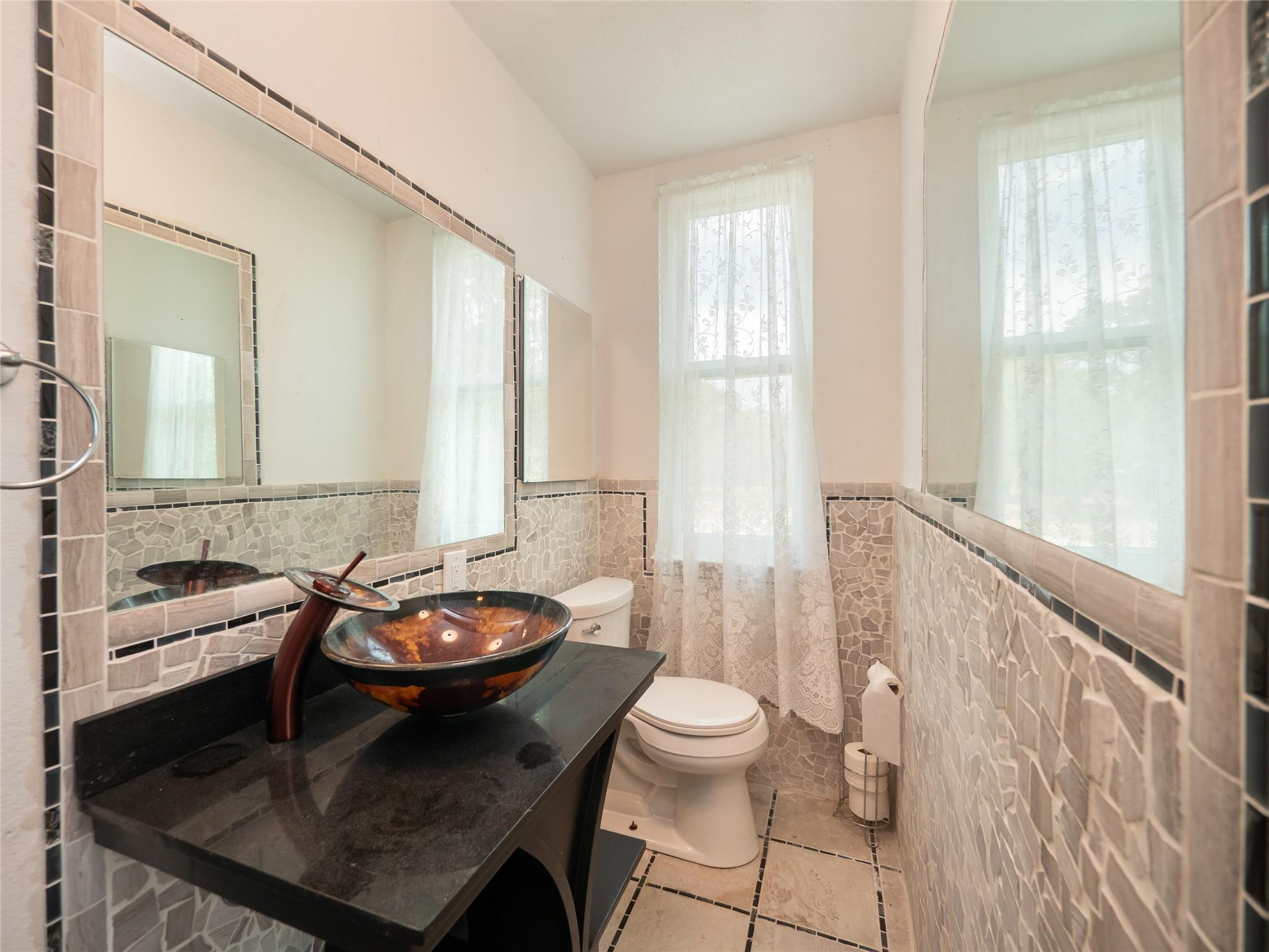 368 Riddle Rd, Cedar Creek, TX 78612