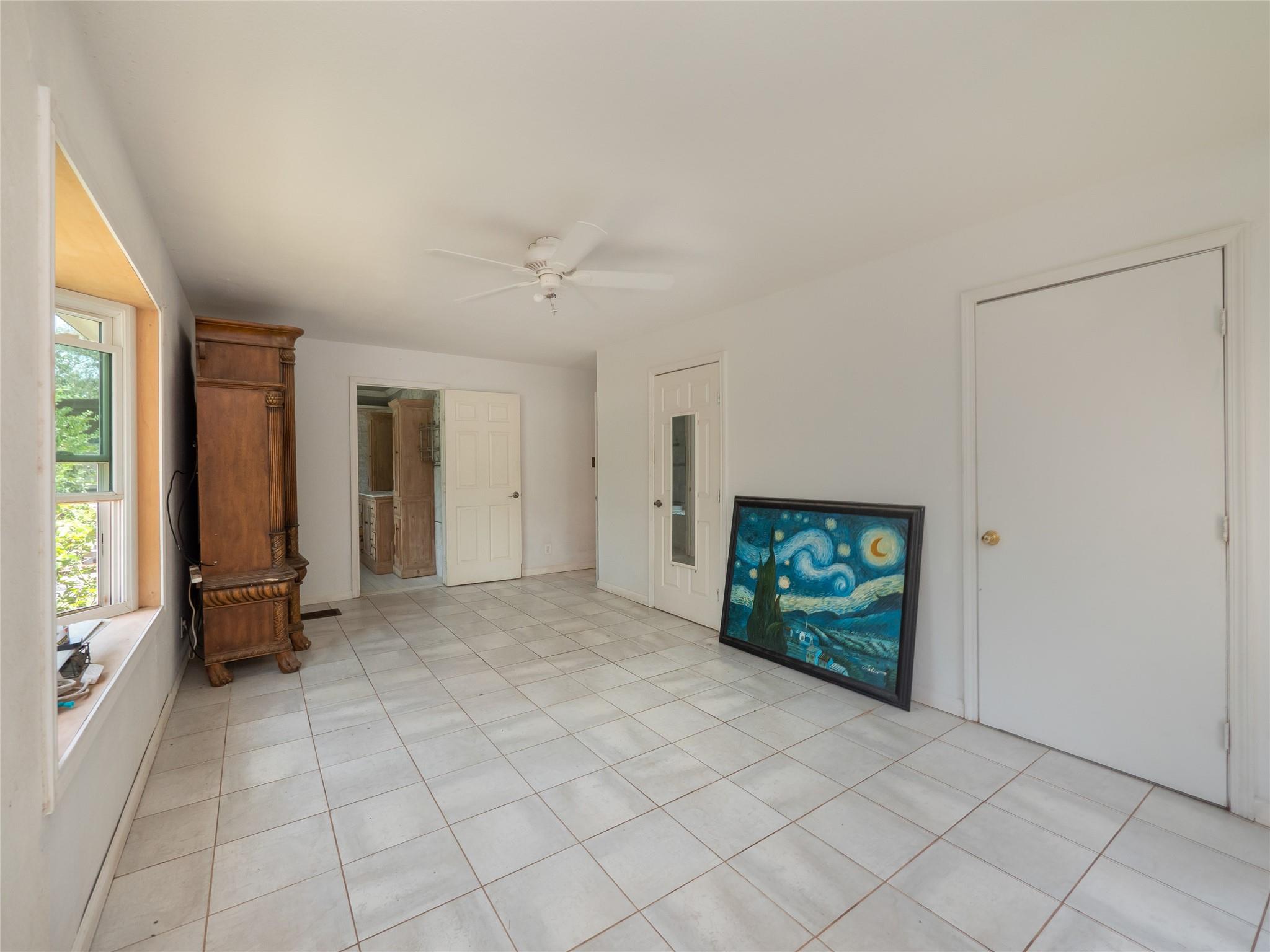 368 Riddle Rd, Cedar Creek, TX 78612