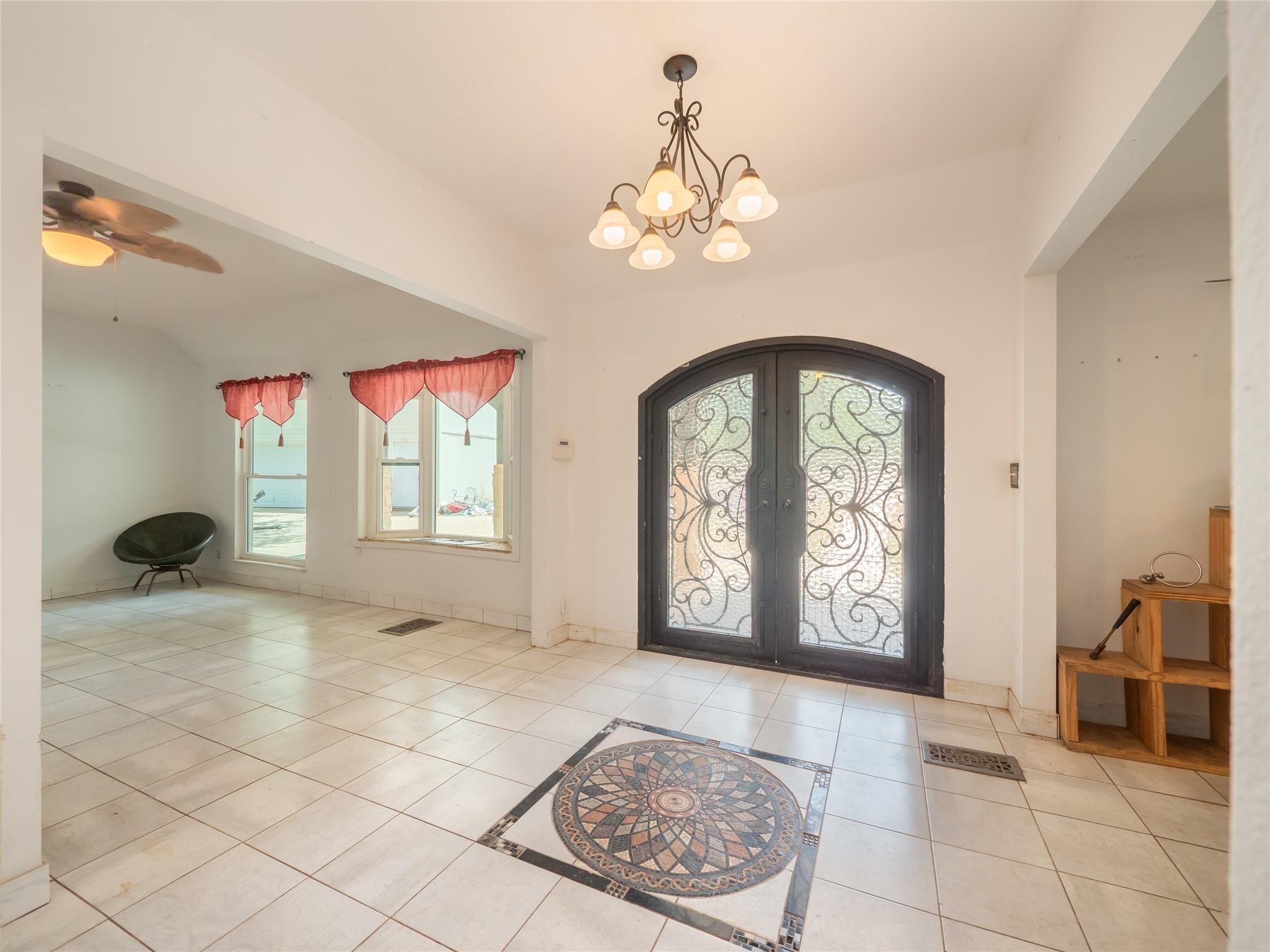 368 Riddle Rd, Cedar Creek, TX 78612