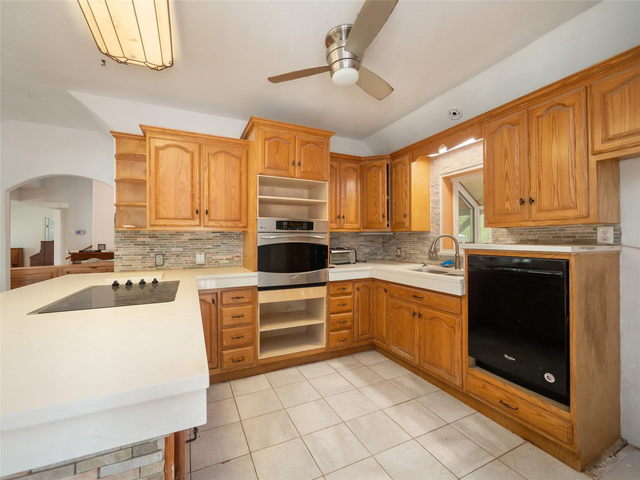 368 Riddle Rd, Cedar Creek, TX 78612