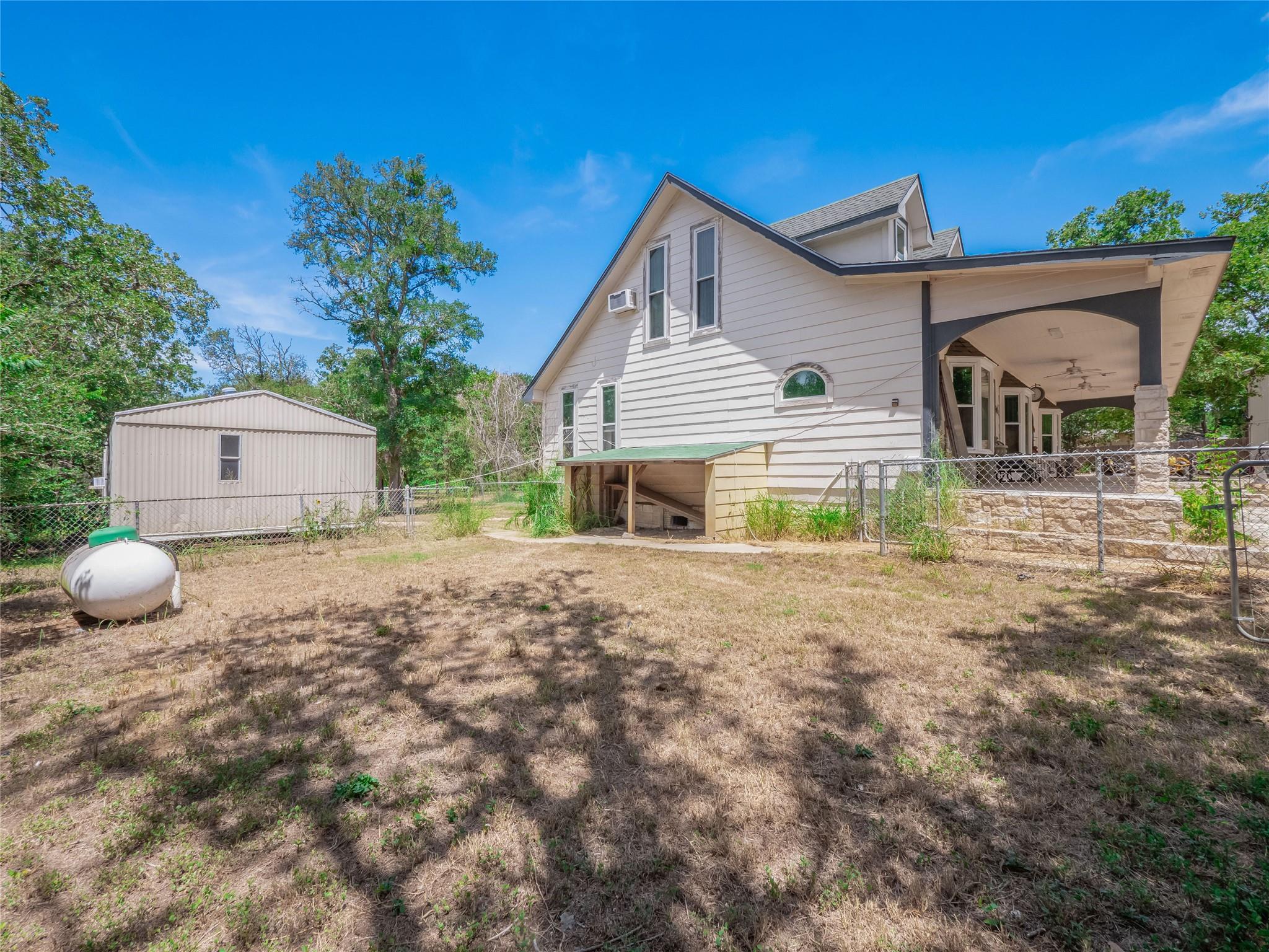 368 Riddle Rd, Cedar Creek, TX 78612